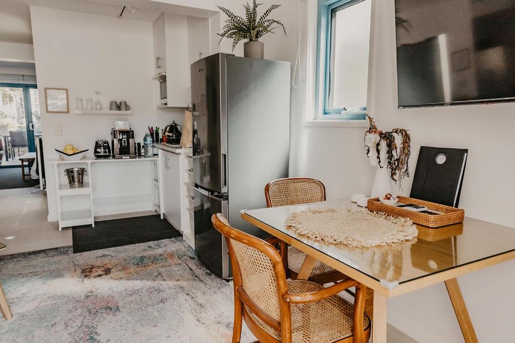 Edge17 Waterfront Apartment, plus Cottage with Garden View - Port Fairy