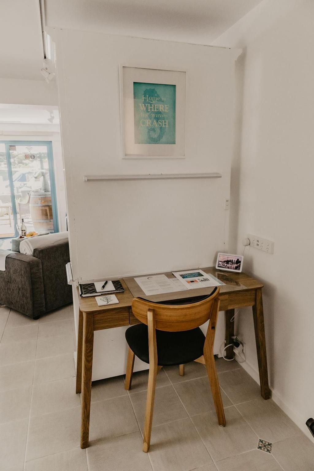 Edge17 Waterfront Apartment, plus Cottage with Garden View - Port Fairy