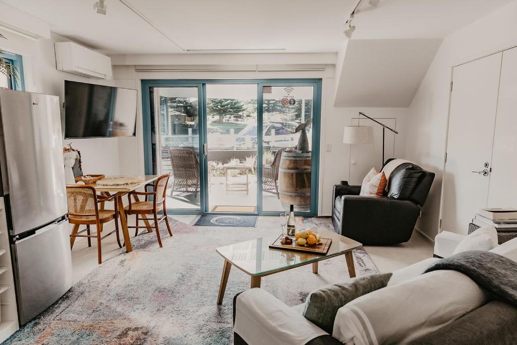 Edge17 Waterfront Apartment, plus Cottage with Garden View - Port Fairy