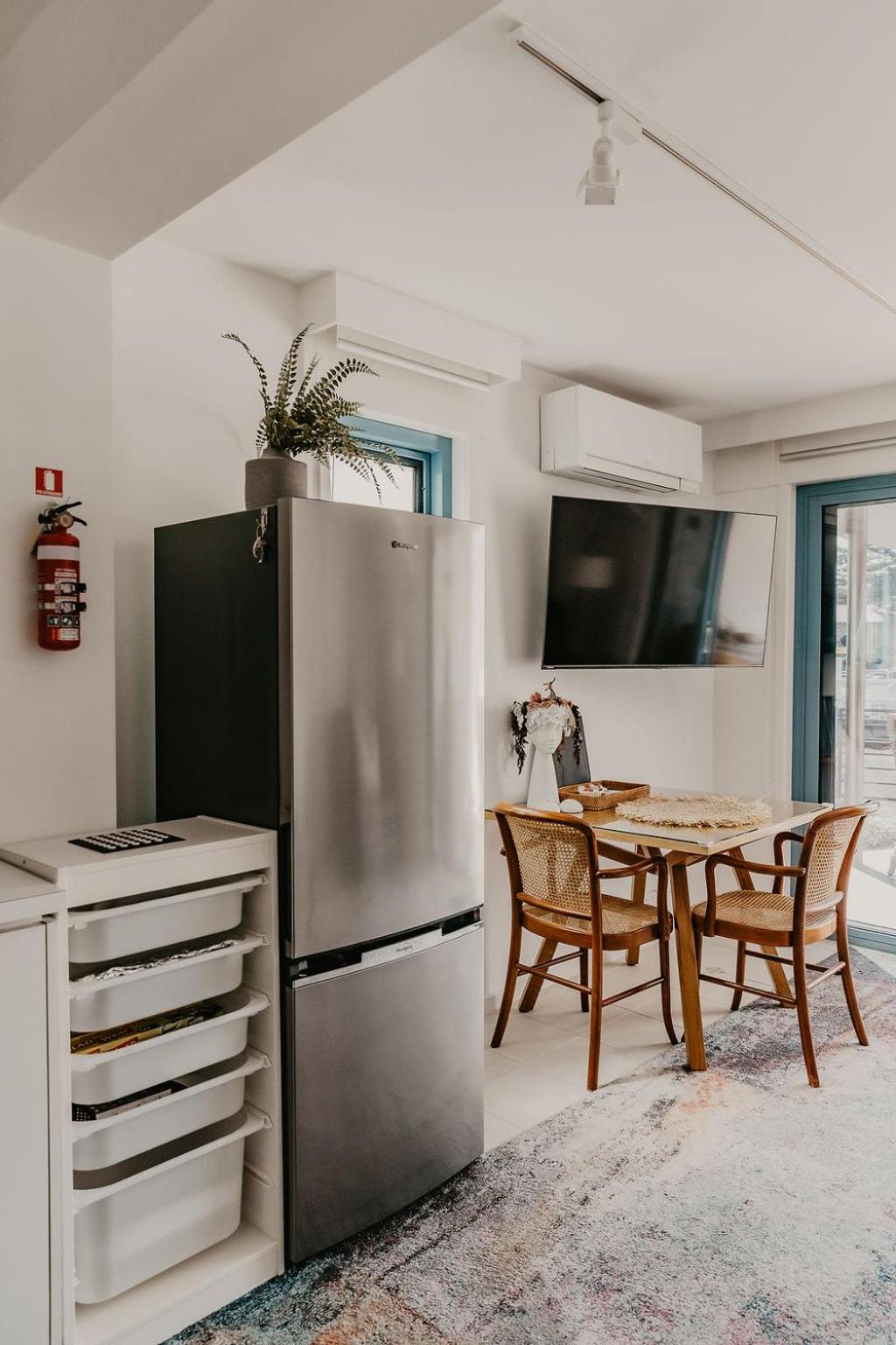 Edge17 Waterfront Apartment, plus Cottage with Garden View - Port Fairy