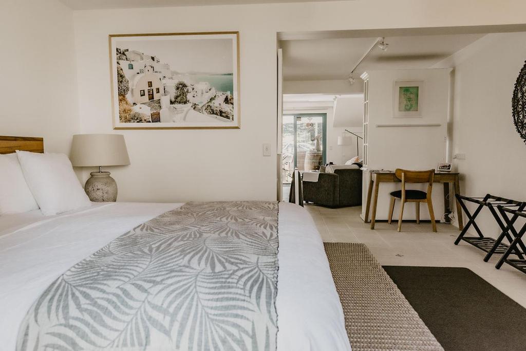 Edge17 Waterfront Apartment, plus Cottage with Garden View - Port Fairy