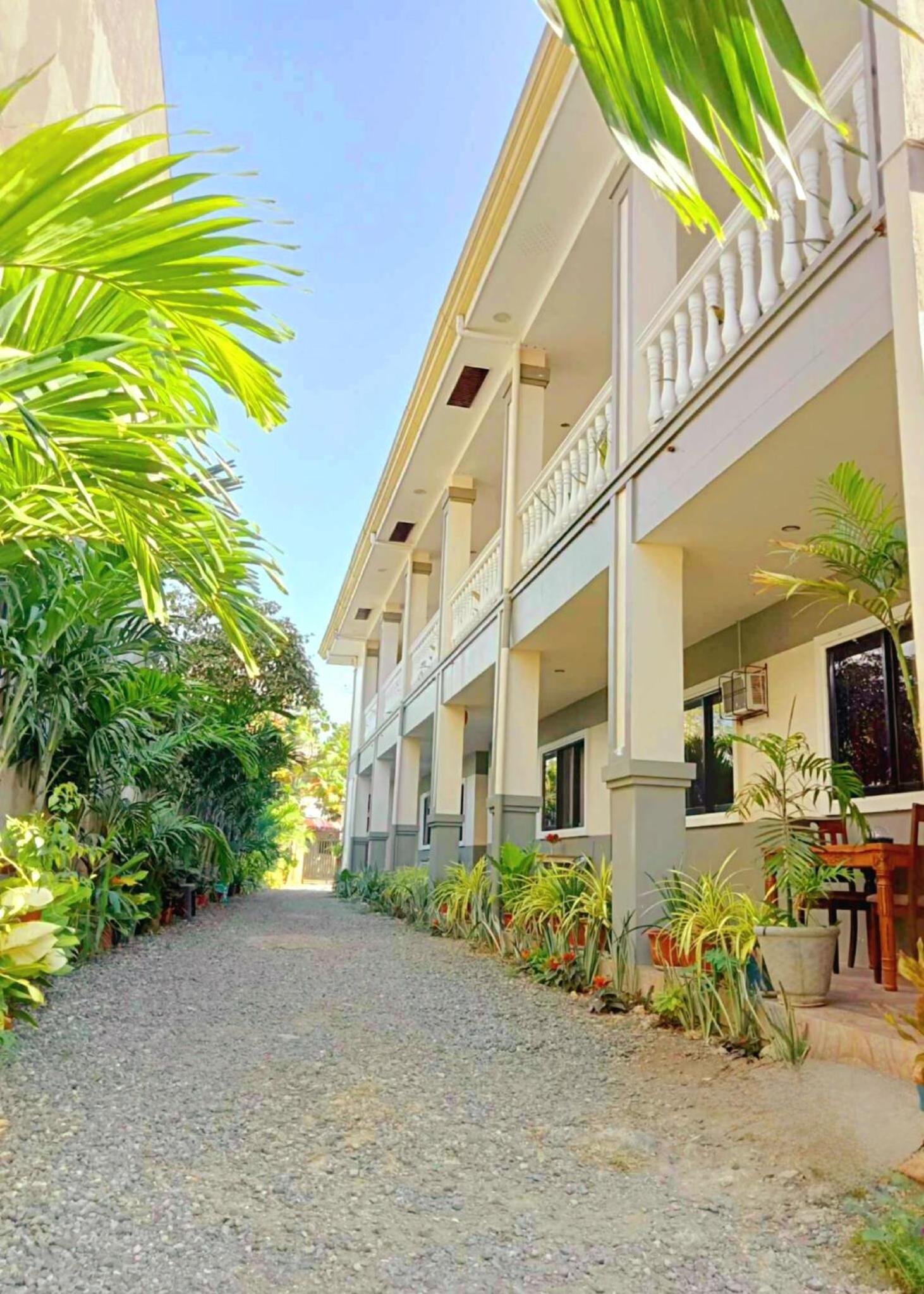 Secluded Apartment with Full Kitchen & Balcony Garden View