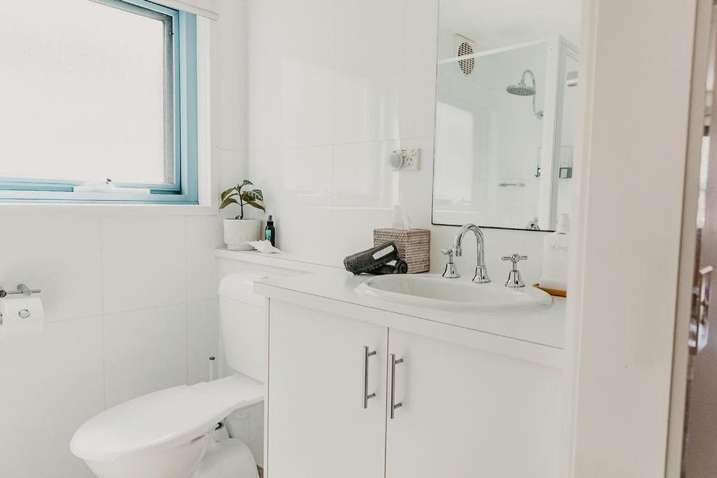 Edge17 Waterfront Apartment, plus Cottage with Garden View - Port Fairy