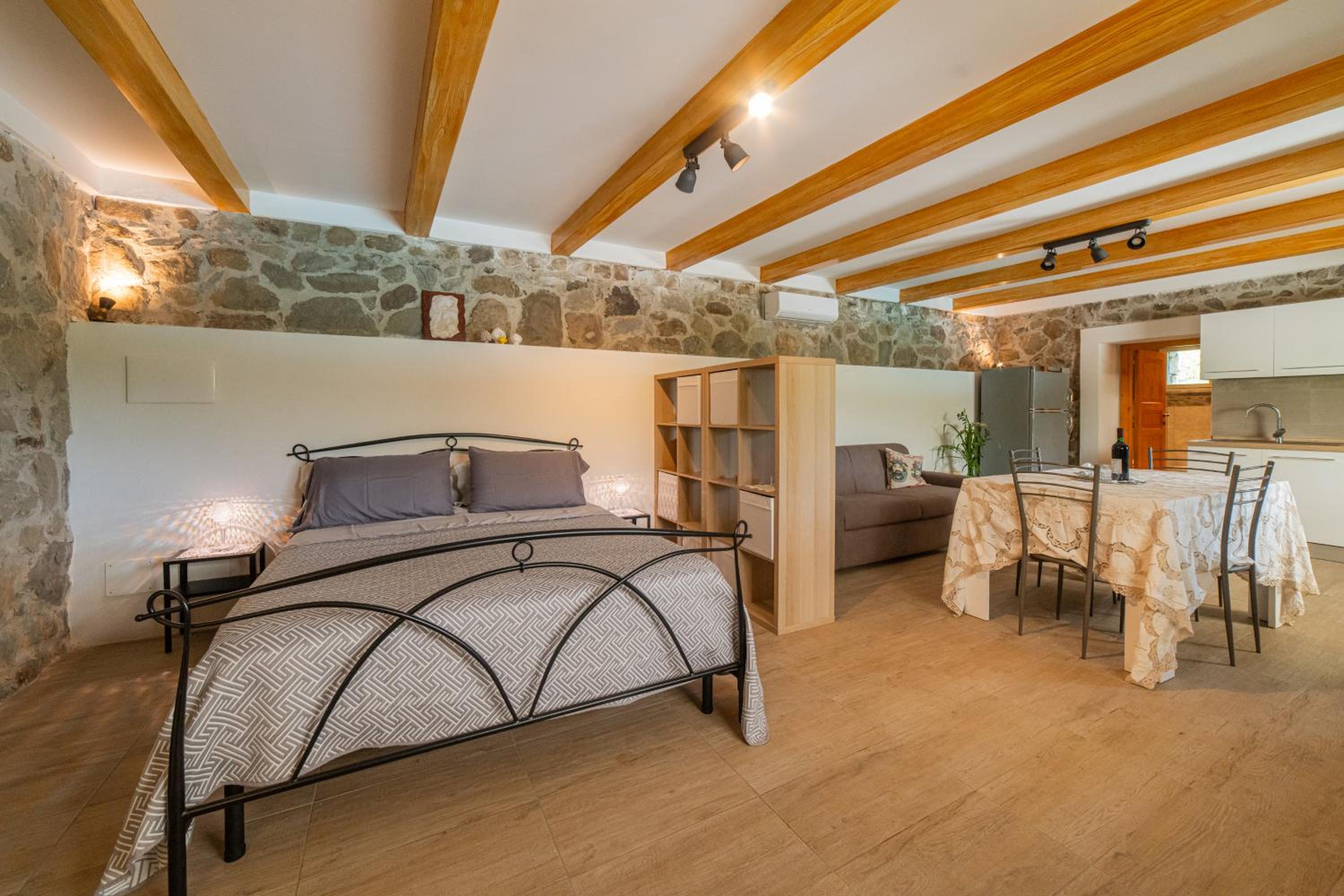 Sicily Stone Cottage with swimming pool