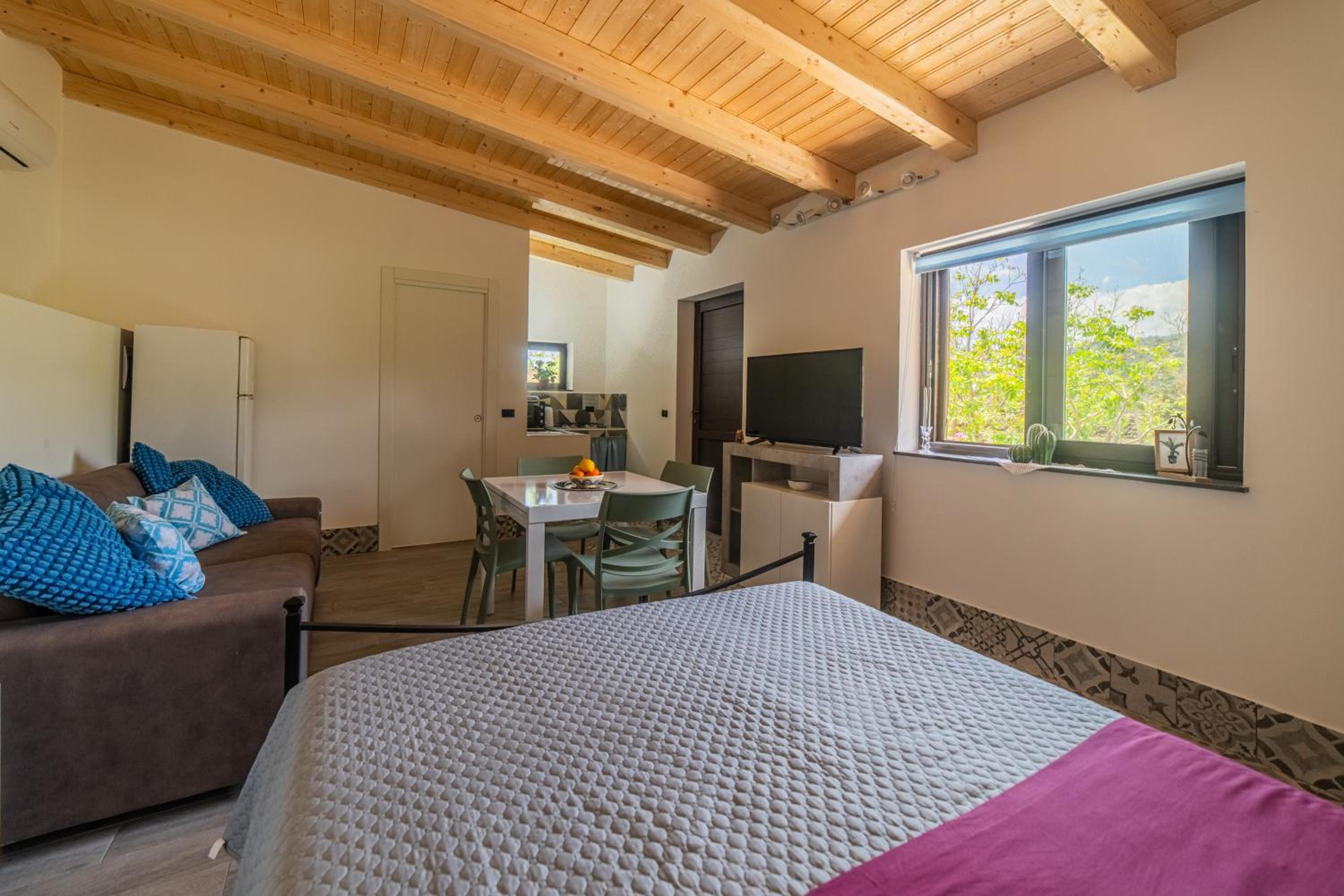 Sicily Stone Cottage with swimming pool