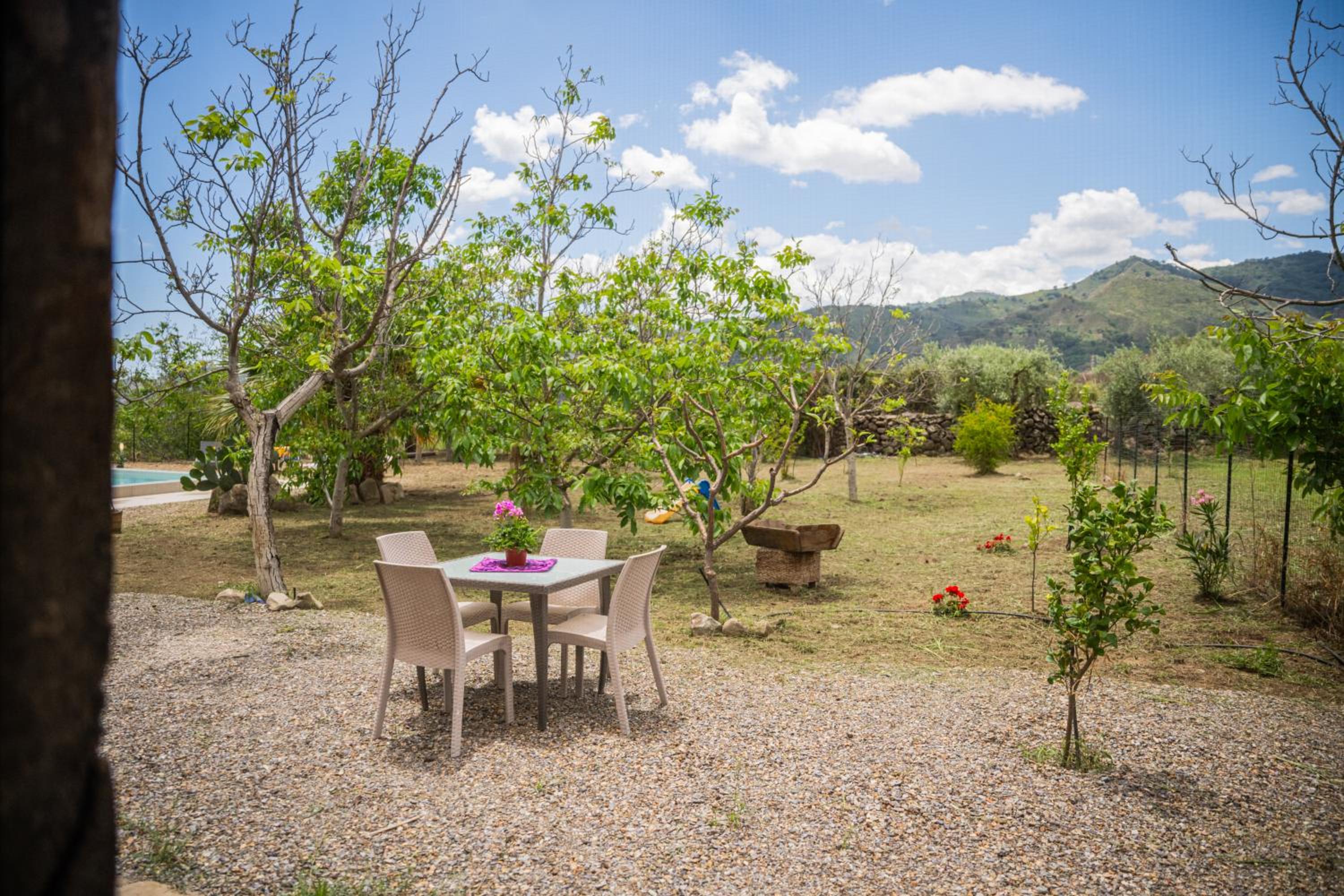 Sicily Stone Cottage with swimming pool