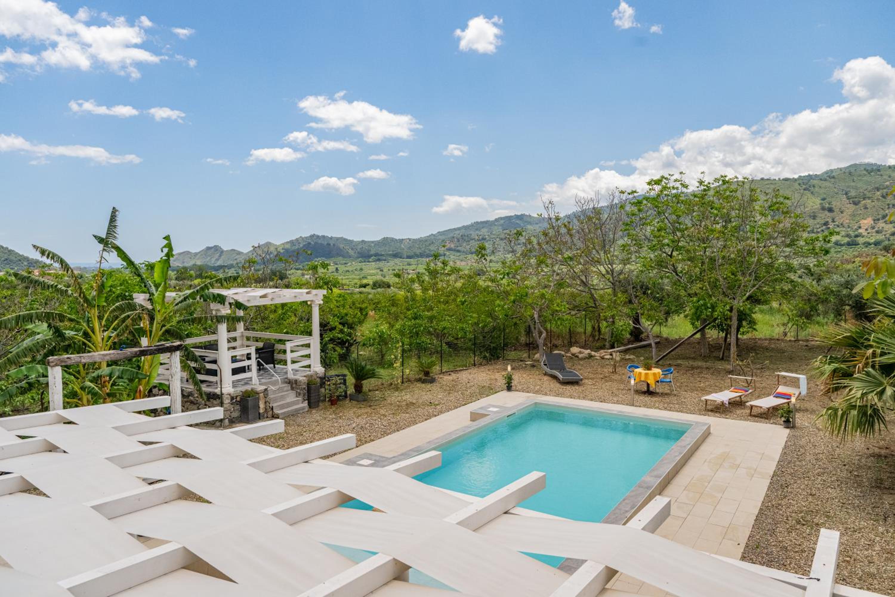 Sicily Stone Cottage with swimming pool