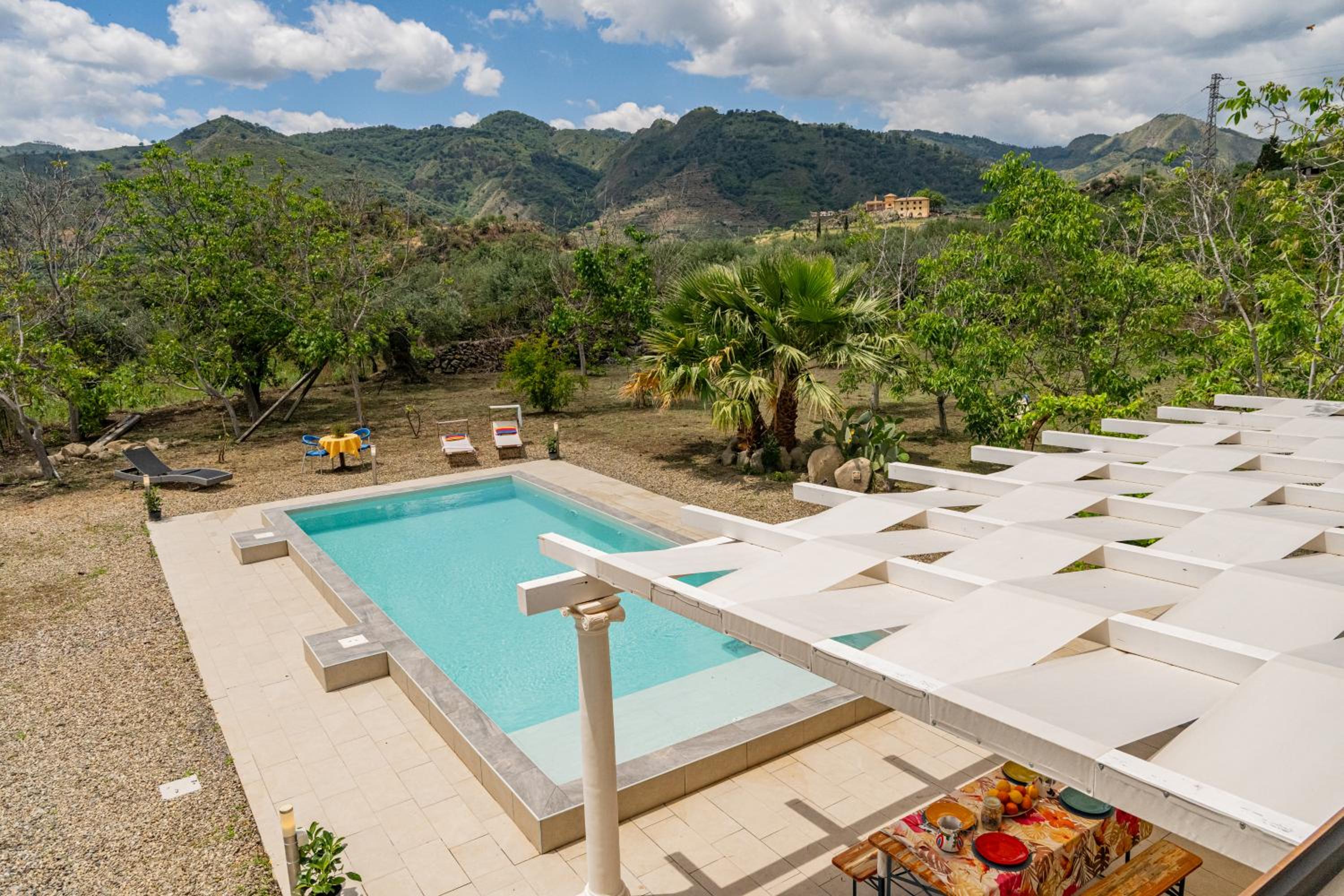 Sicily Stone Cottage with swimming pool