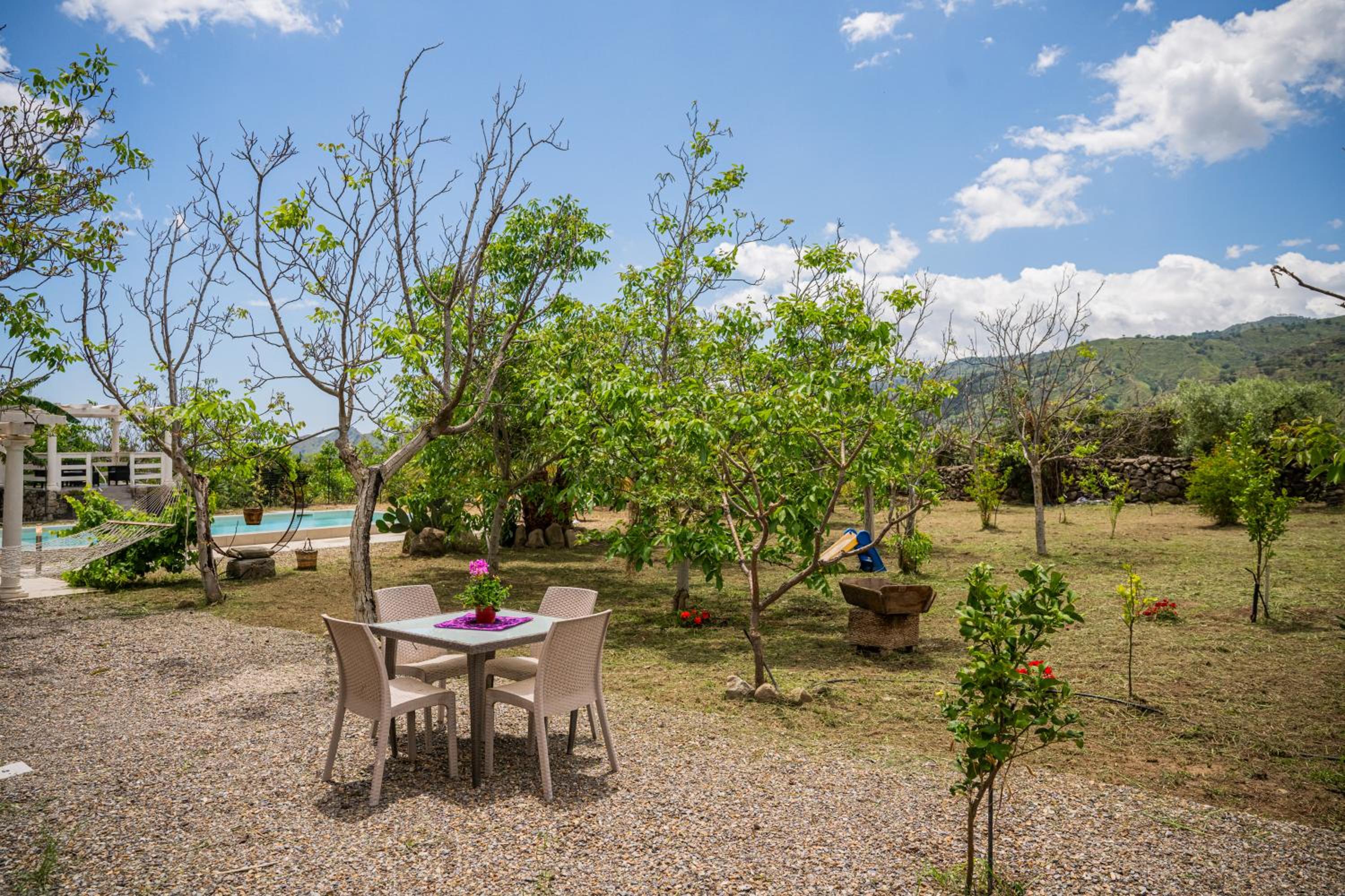Sicily Stone Cottage with swimming pool