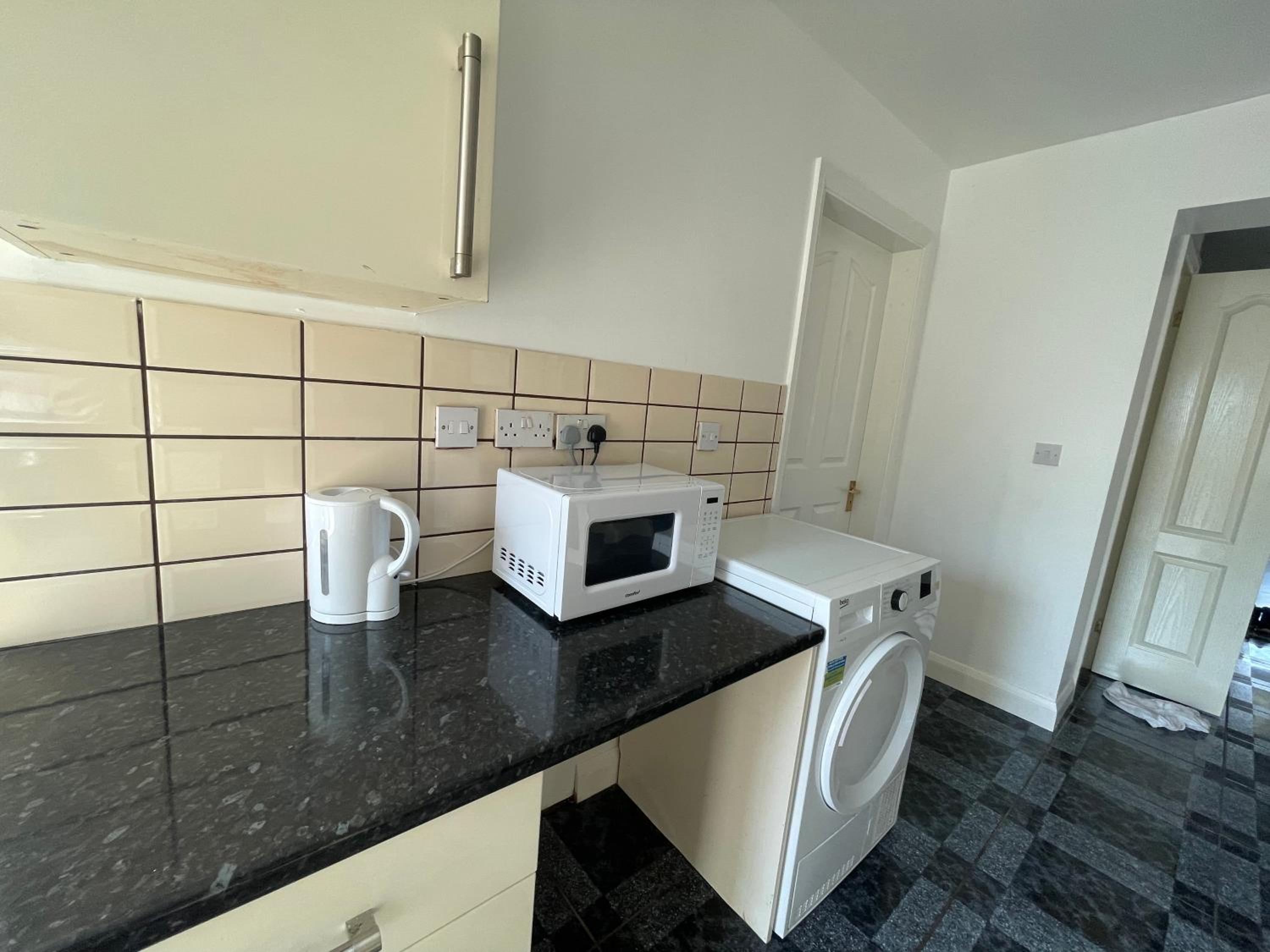 4BR, One level, Step free,, Roll-in-showers, Accessible Bungalow view 4