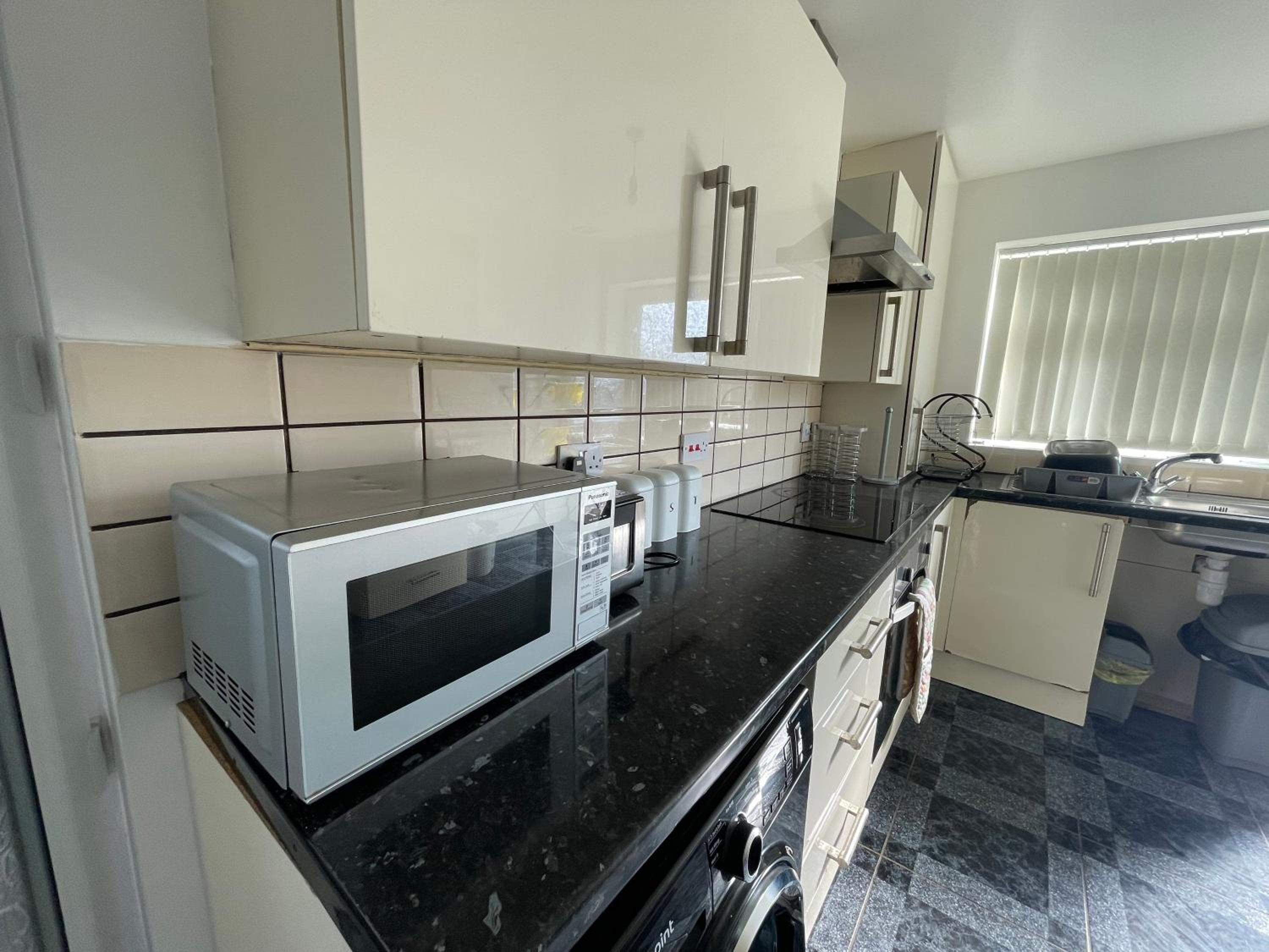 4BR, One level, Step free,, Roll-in-showers, Accessible Bungalow view 3