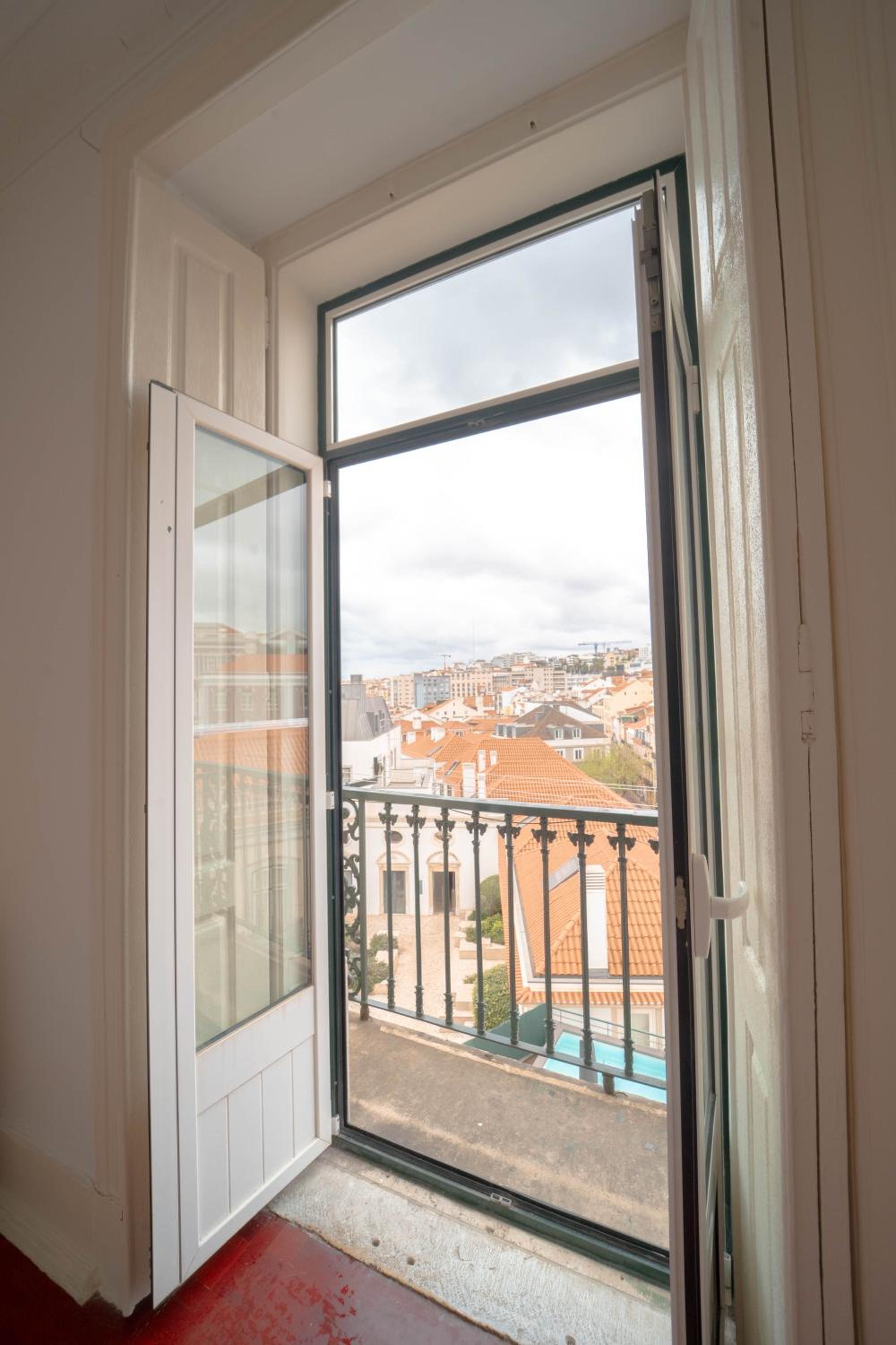 Rooms on Calçada do Combro, Best location view 3