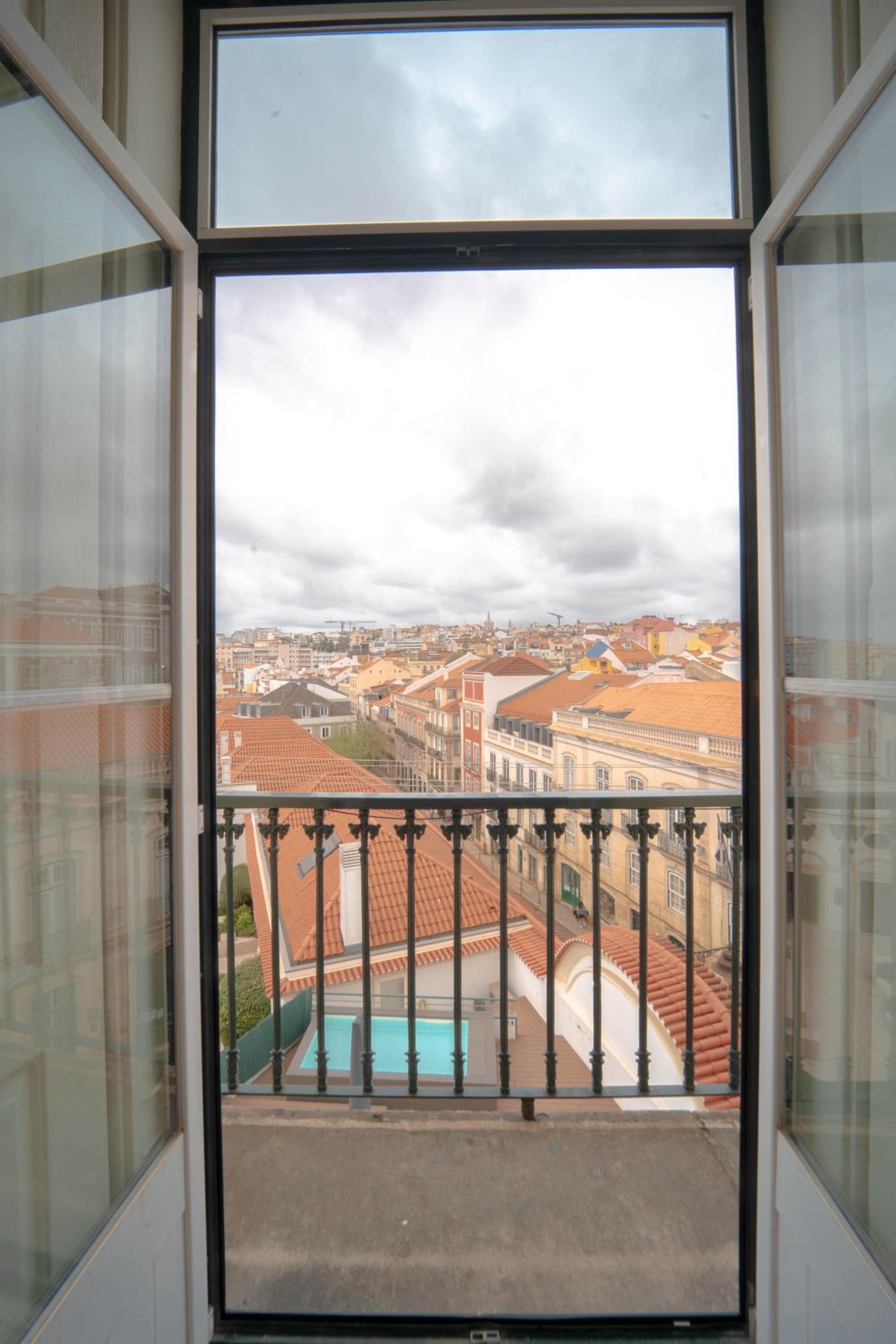 Rooms on Calçada do Combro, Best location view 5
