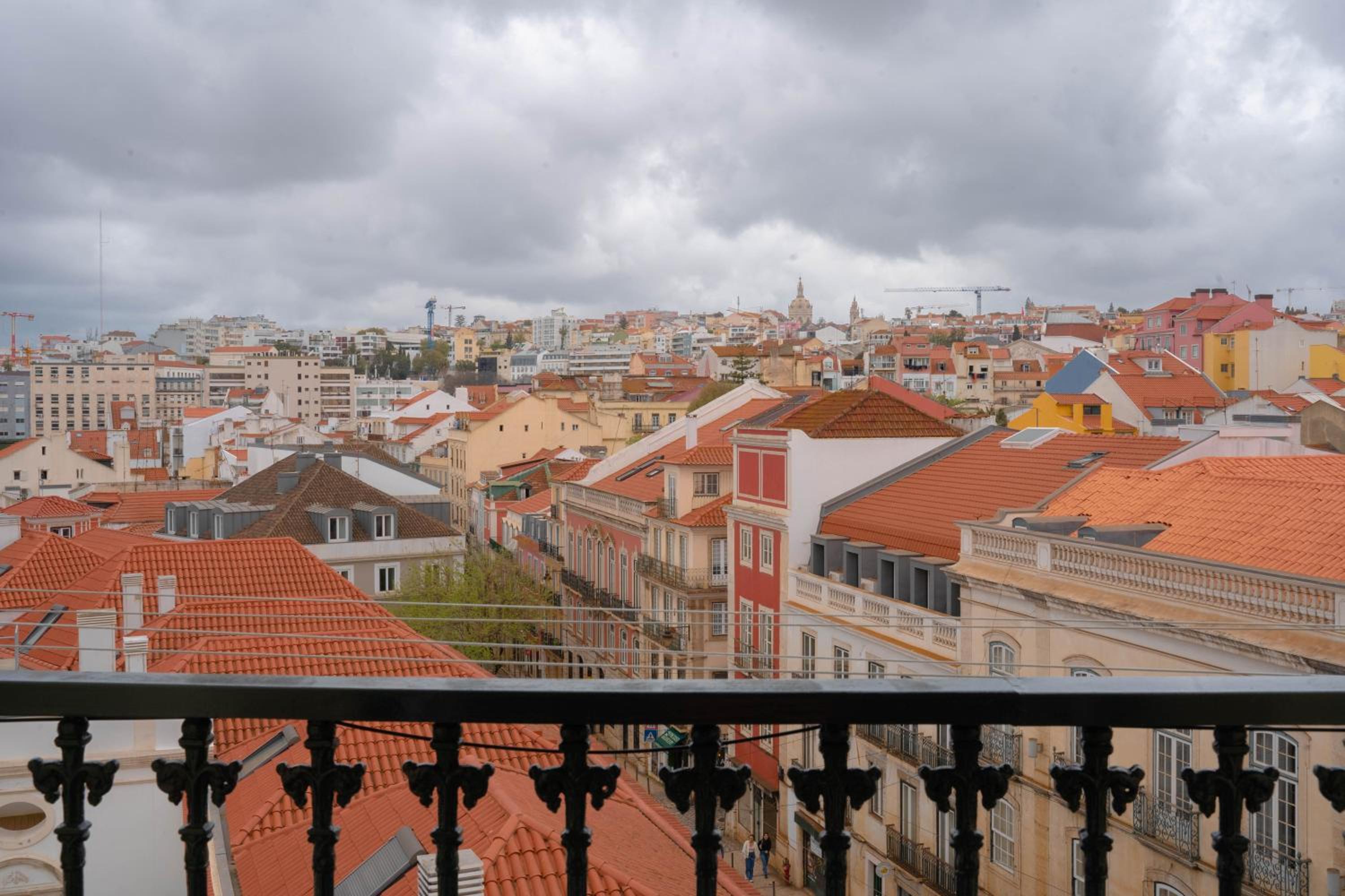 Rooms on Calçada do Combro, Best location view 2