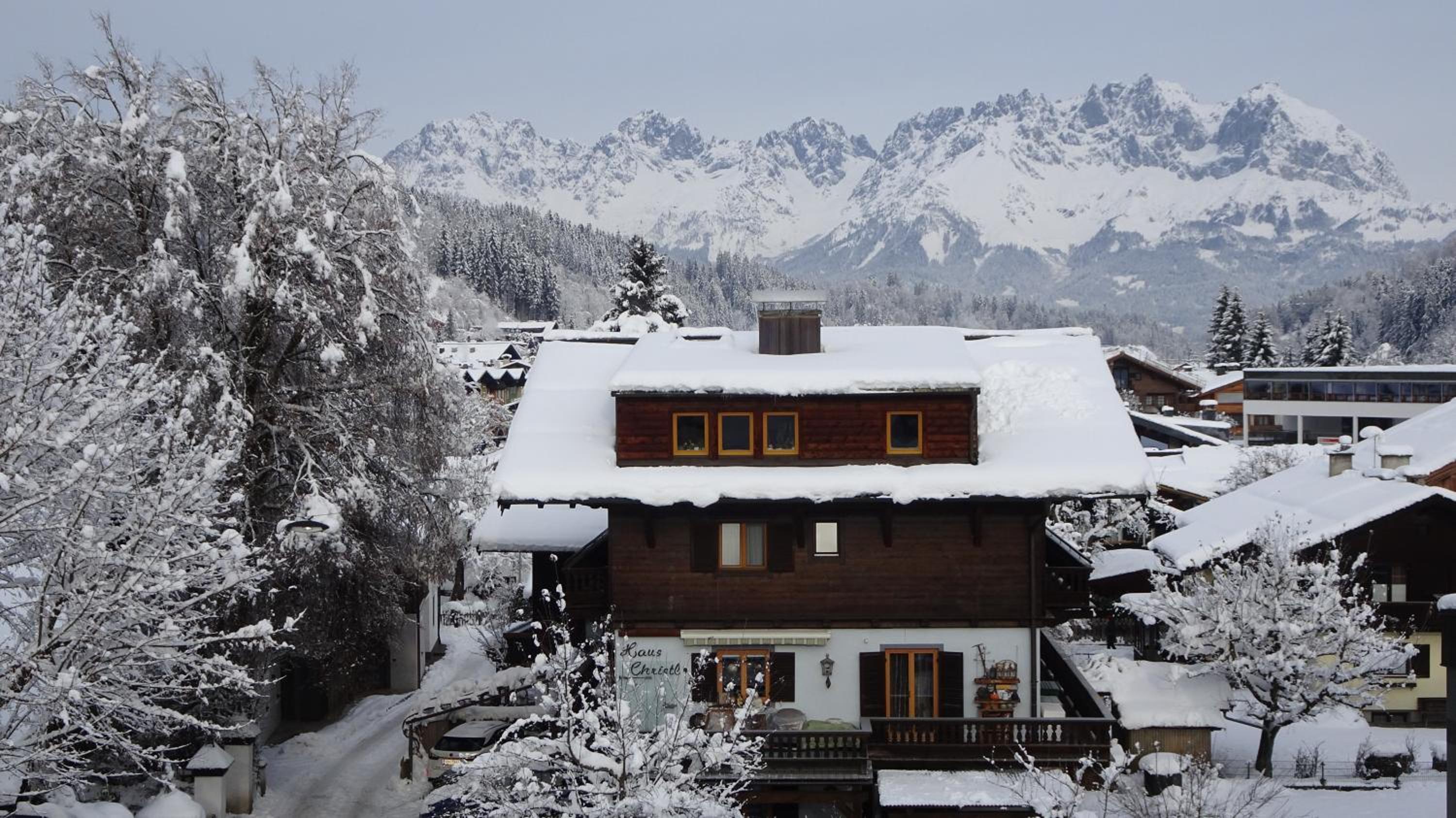 Christl, Haus