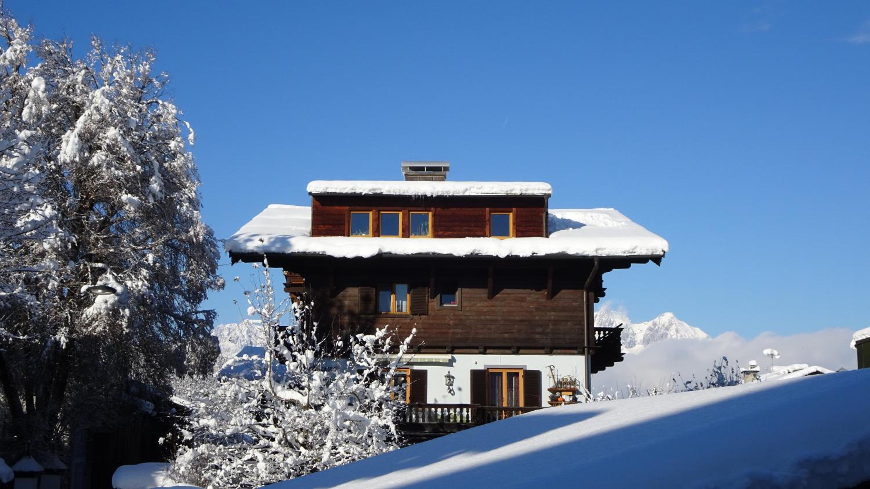 Christl, Haus