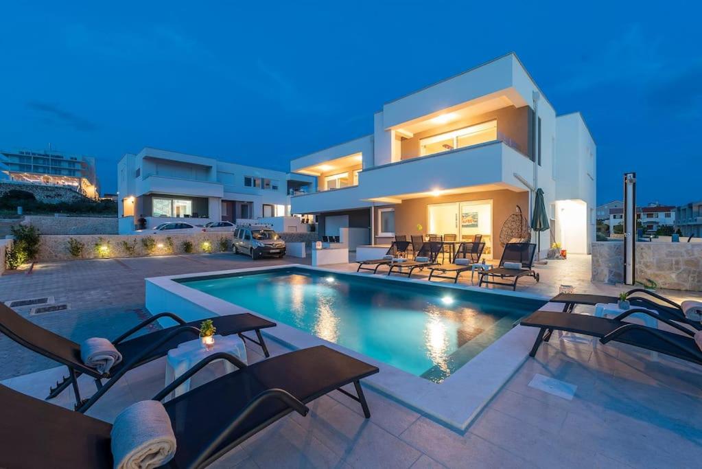 Sunset mood modern ap with a pool for 6 view 3