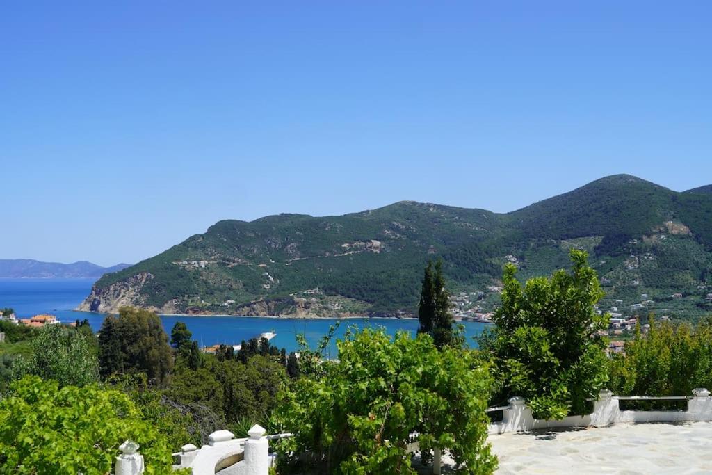 Villa Aspalathus Red, Pool and Panoramic Views to fulfil your Aegean memories