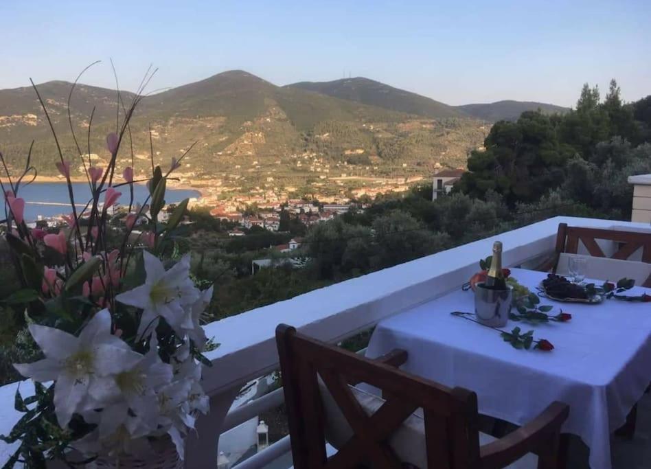 Villa Aspalathus Red, Pool and Panoramic Views to fulfil your Aegean memories