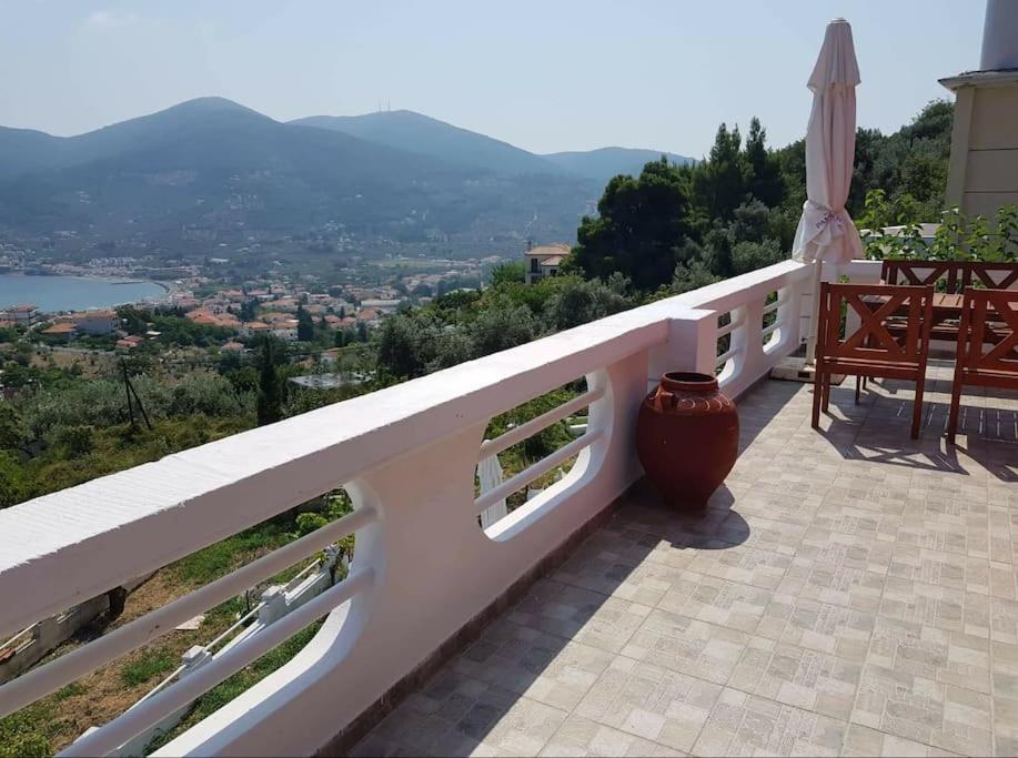 Villa Aspalathus Red, Pool and Panoramic Views to fulfil your Aegean memories
