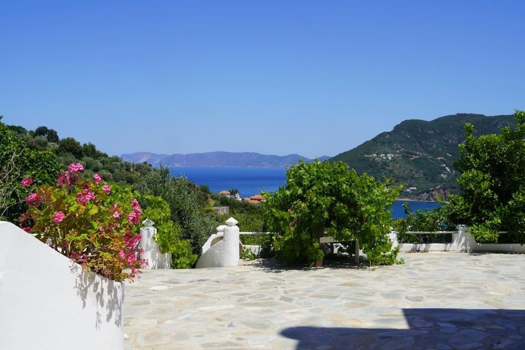Villa Aspalathus Red, Pool and Panoramic Views to fulfil your Aegean memories