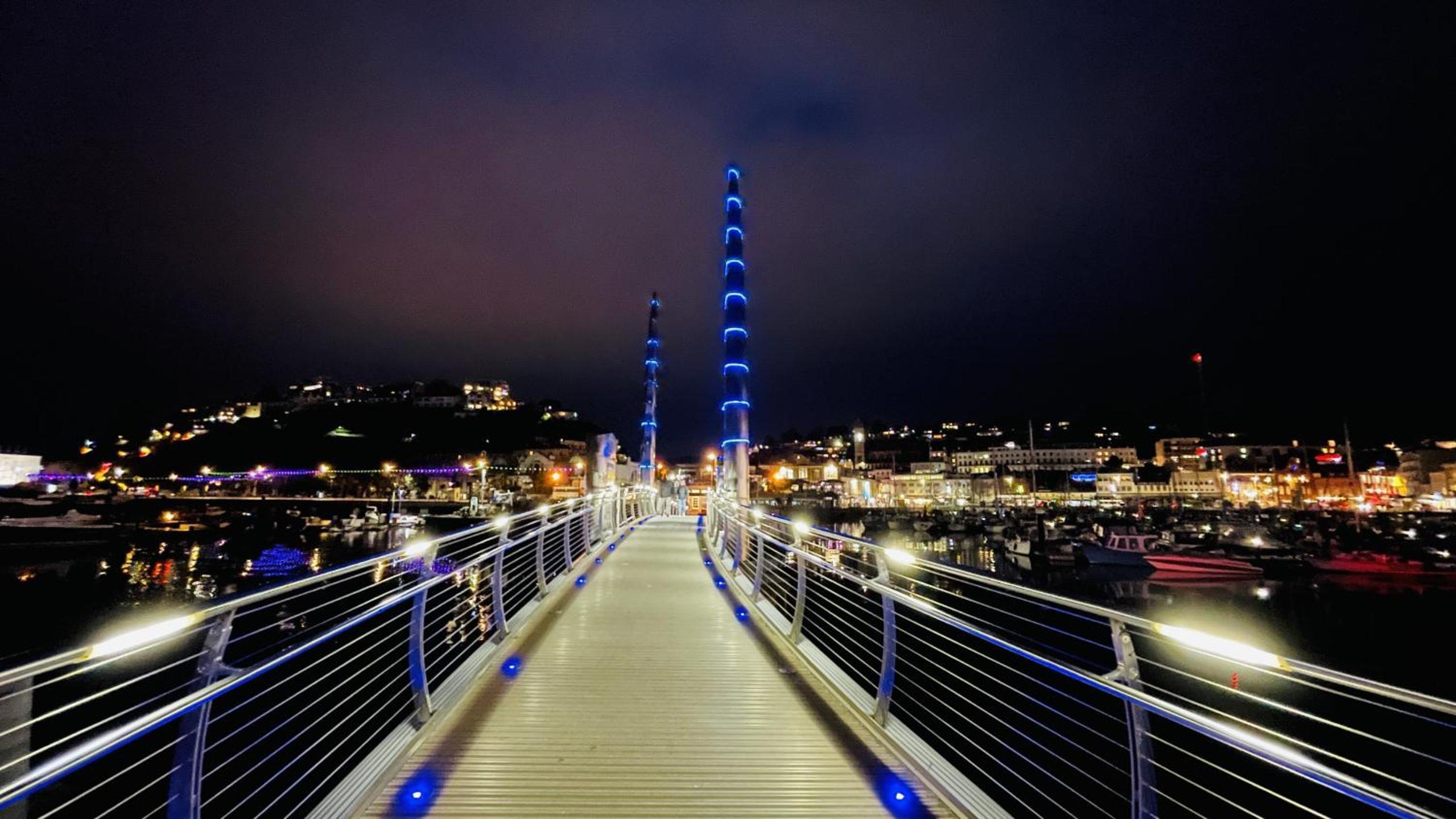 Harbour Breeze - On Torquay's iconic marina with hot tub view 2