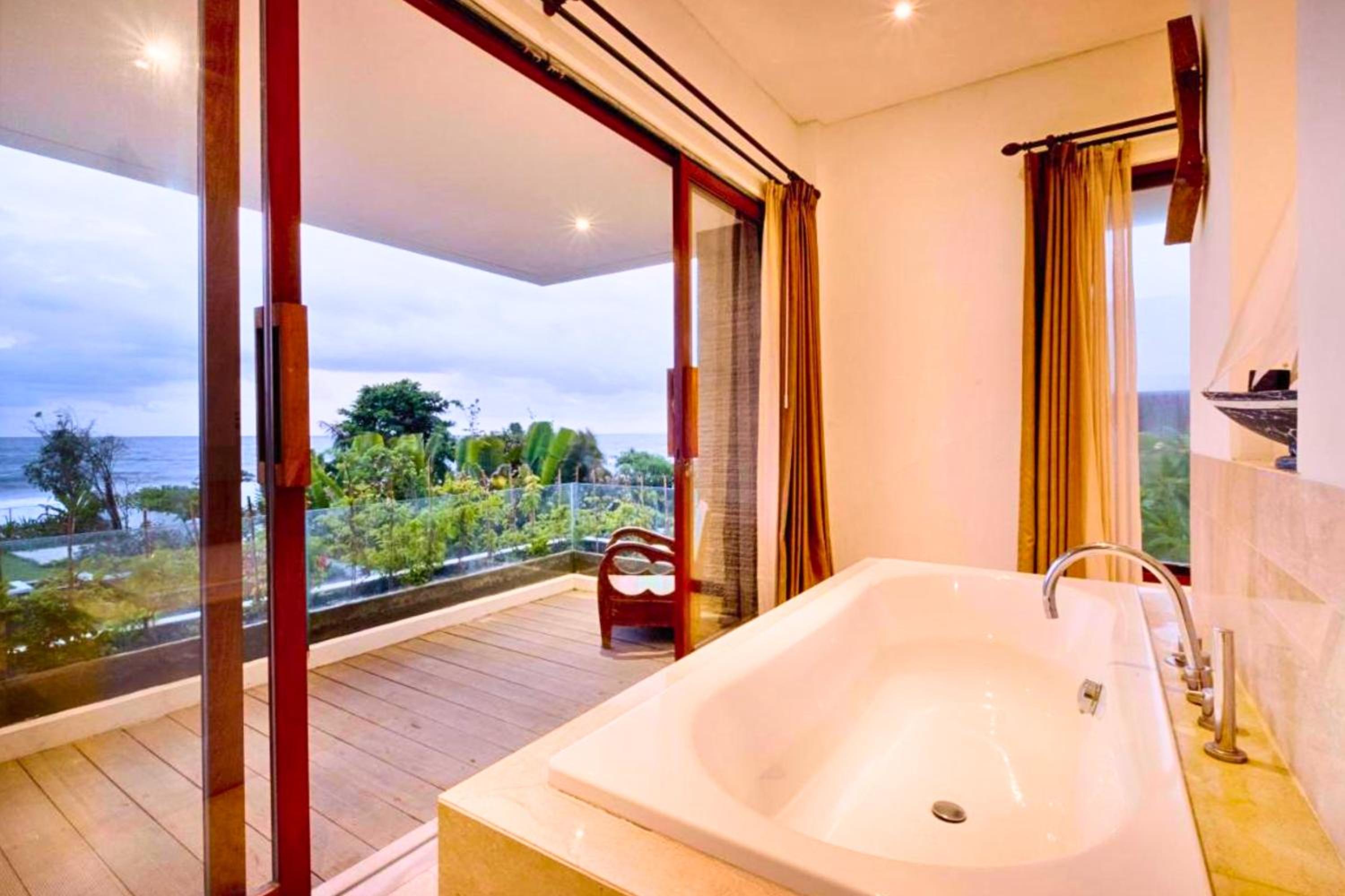 Laura 2 BR Beachfront Villa JU29 view 5