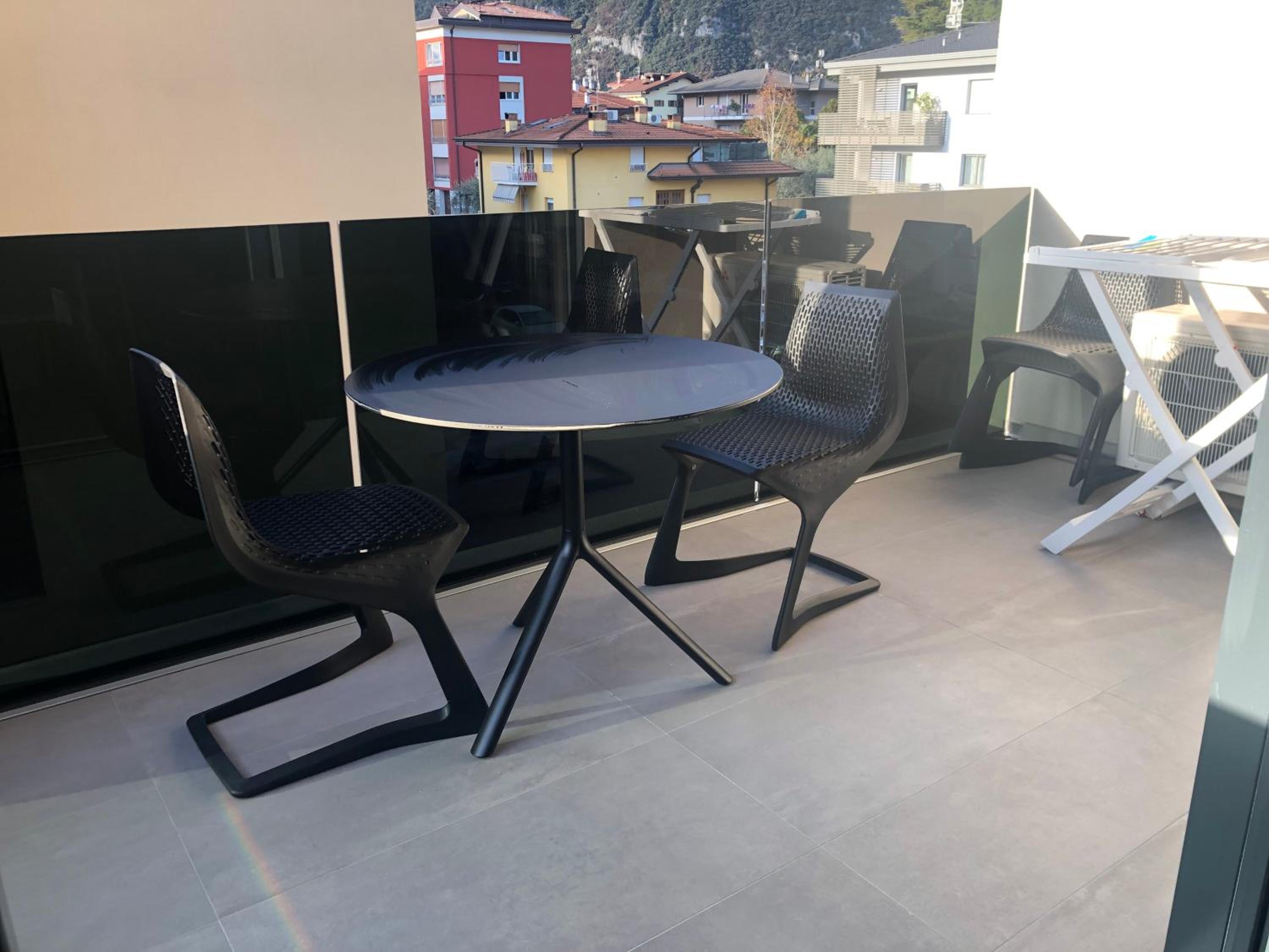 Emma`s Riva-Dream deluxe - sonnige 2-Zimmer-Wohnung mit privatem Parkplatz und Terrasse in Riva del Garda photo 2