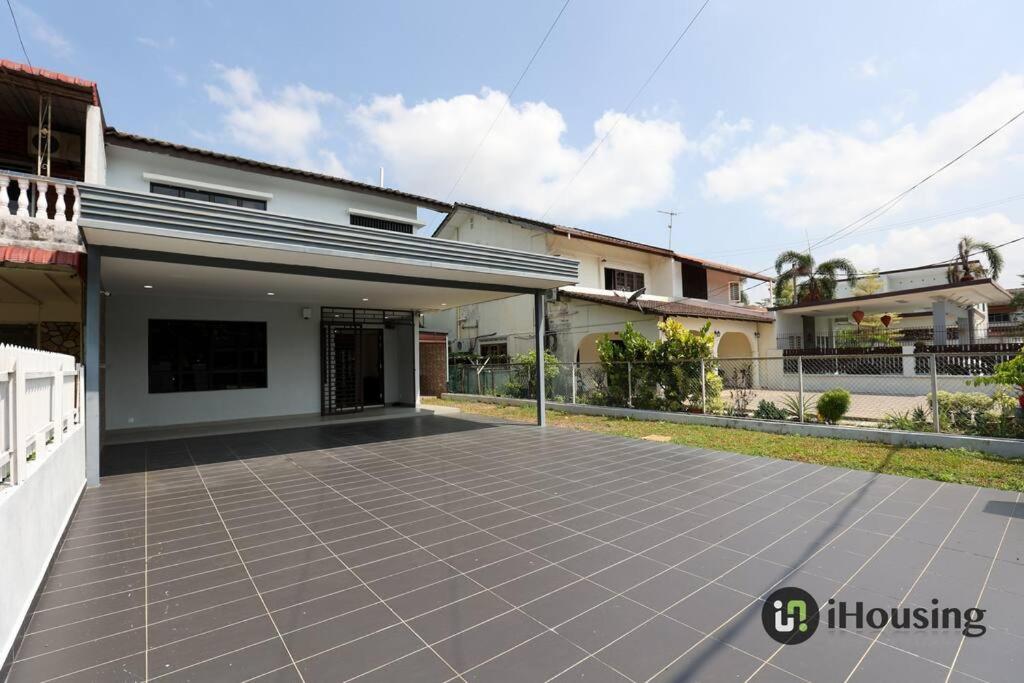 Klebang Modern Classic Chill House Melaka By I Housing view 5