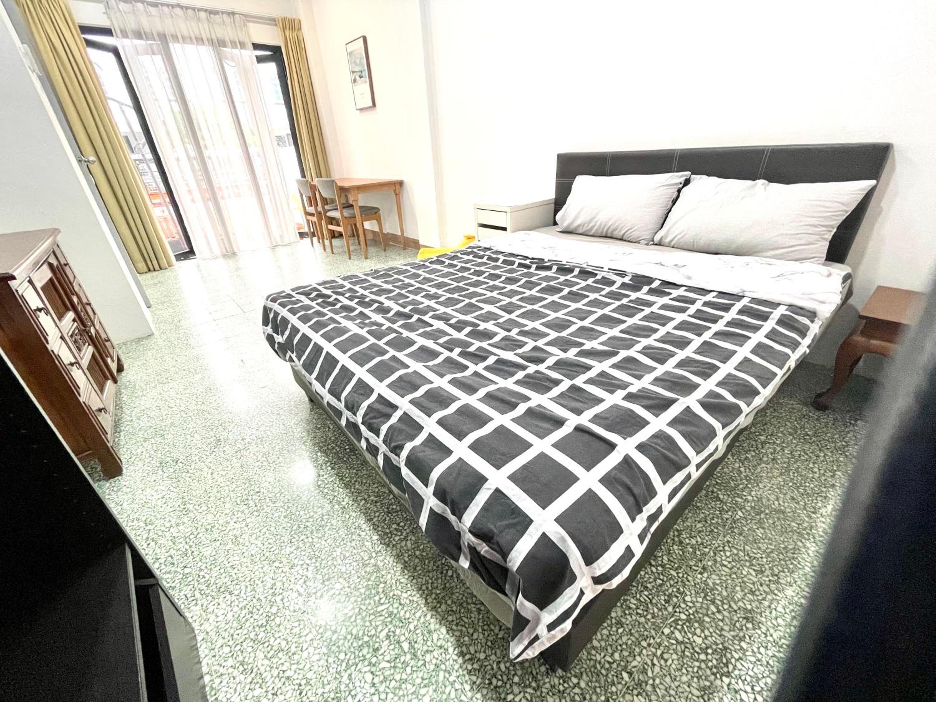 Convenient Rare house in central city