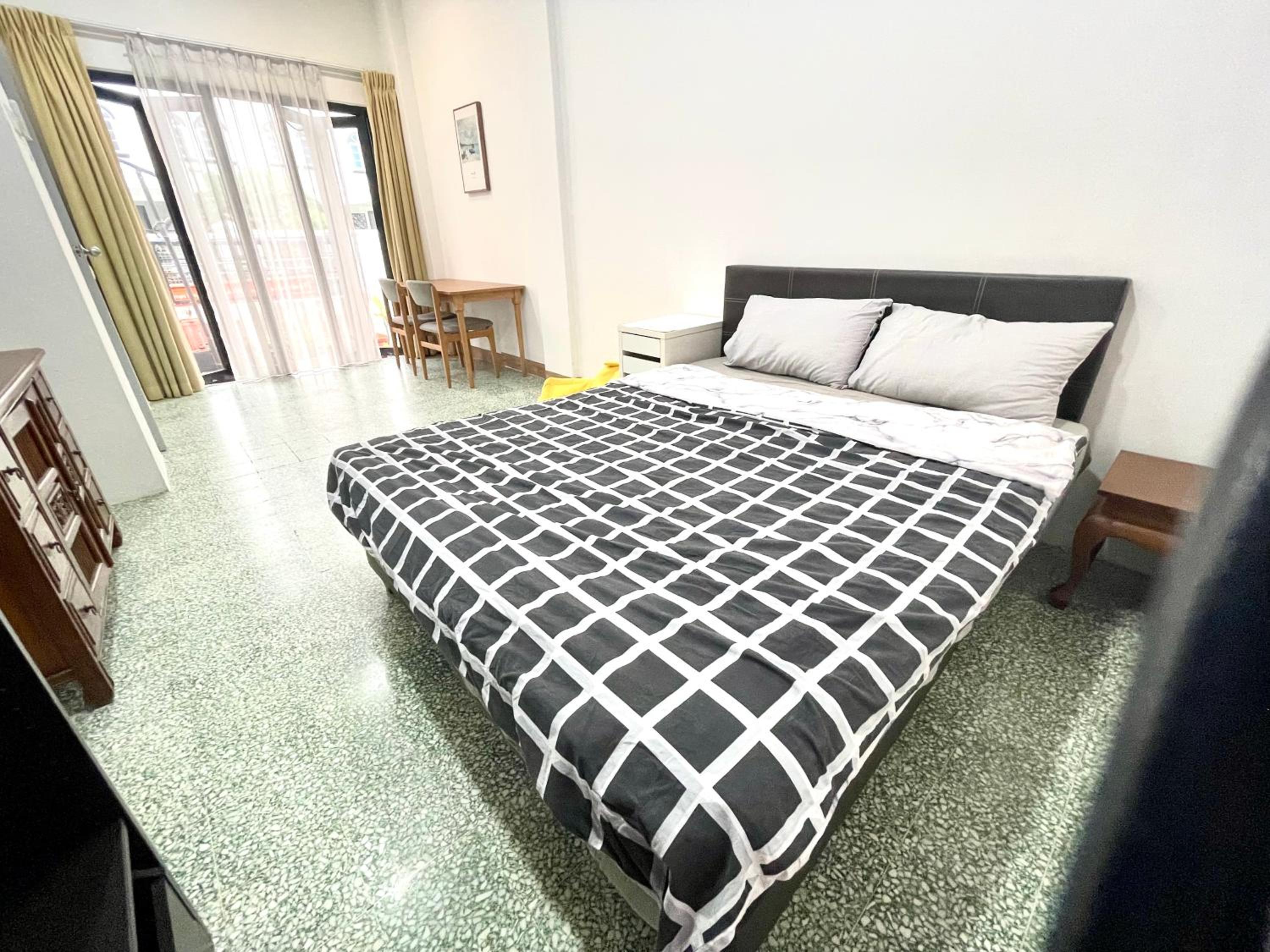 Convenient Rare house in central city