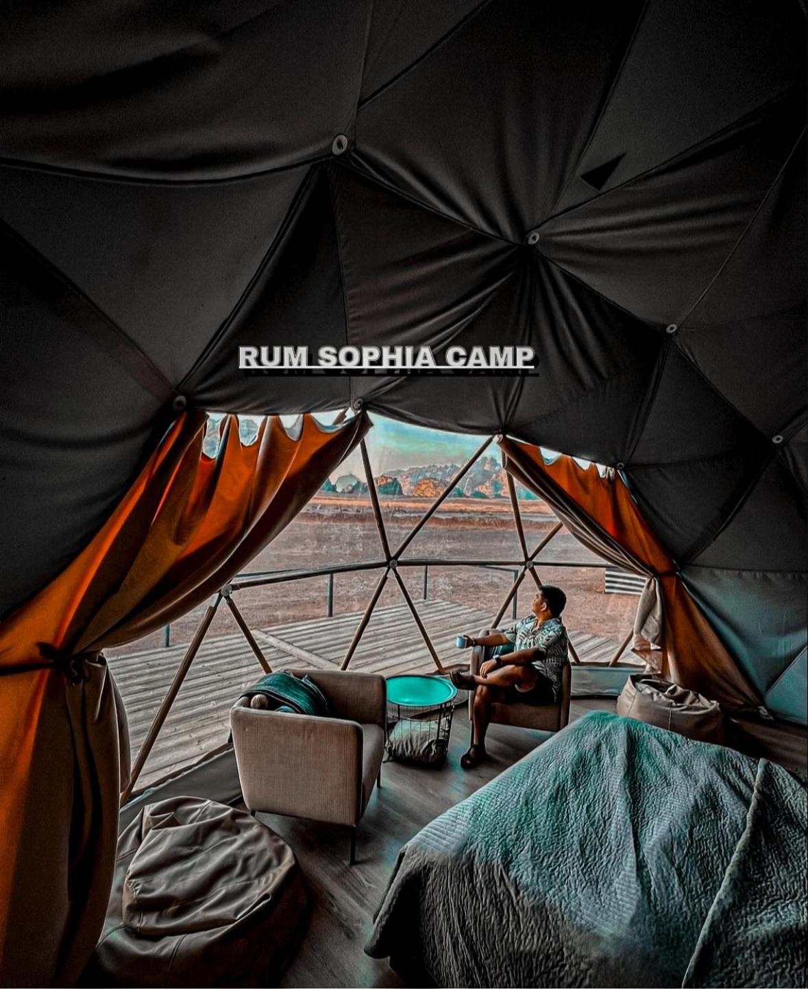 RUM SOPHIA lUXURY CAMP view 5