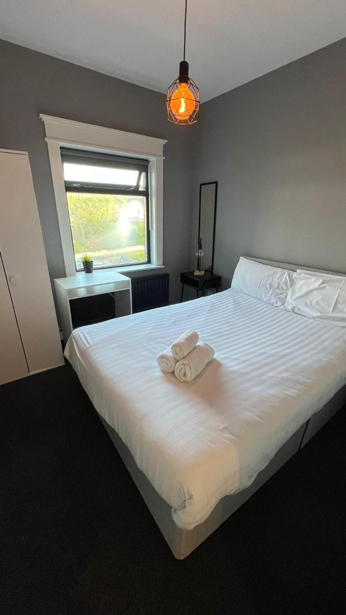 Twelve - Boutique Guest House -Galway City Centre -6 Bed En-Suite - Free Parking view 4