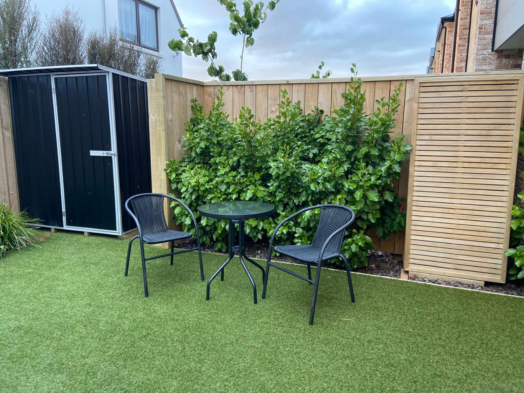 Near Stadium and railway station 3 beds 1 bath townhouse with Car Park onsite view 4