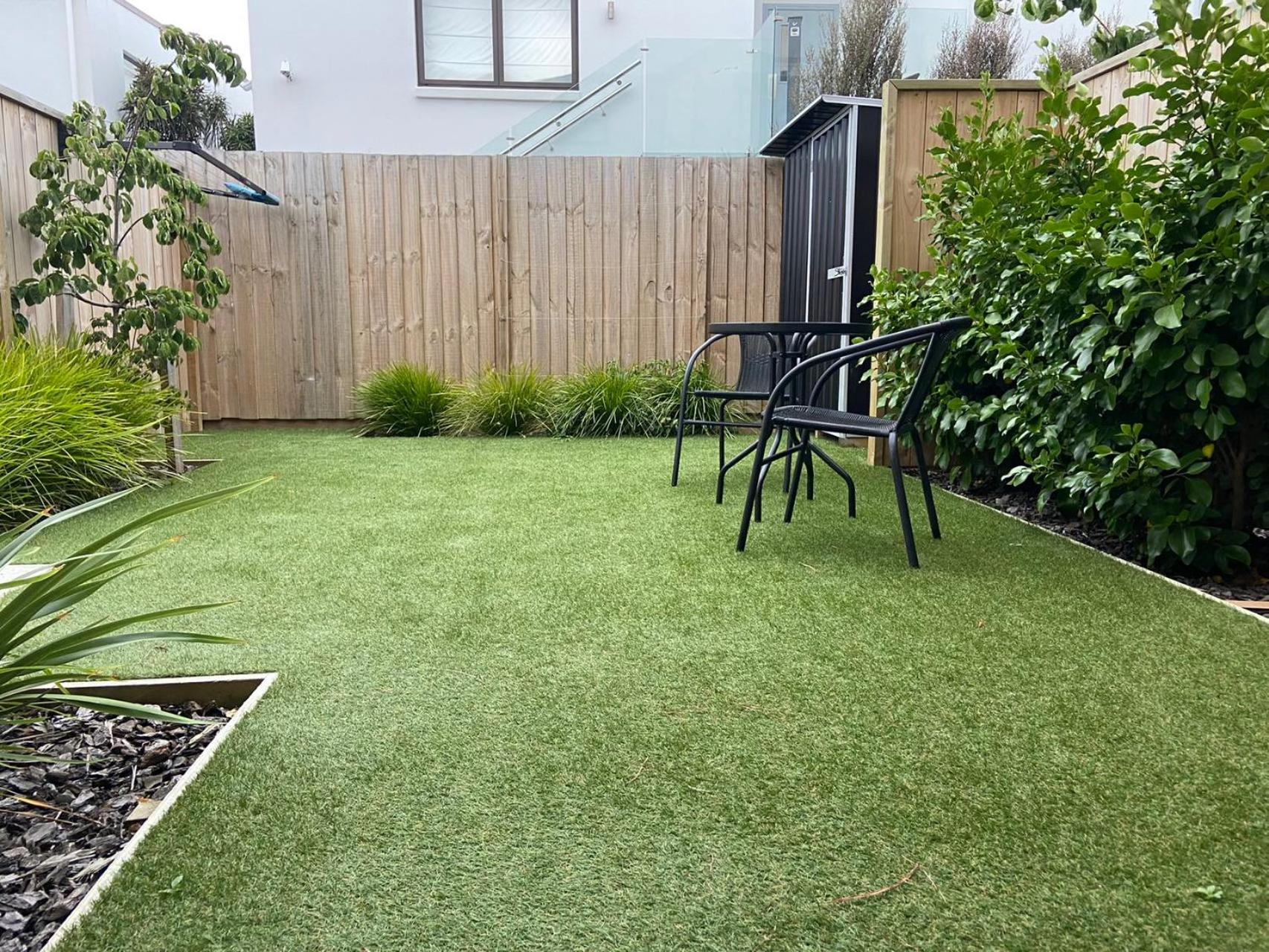 Near Stadium and railway station 3 beds 1 bath townhouse with Car Park onsite view 2