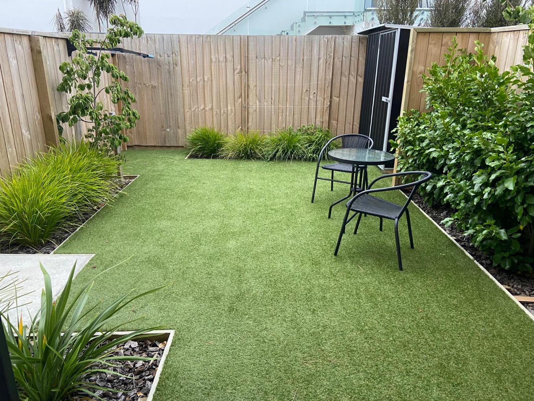 Near Stadium and railway station 3 beds 1 bath townhouse with Car Park onsite view 3