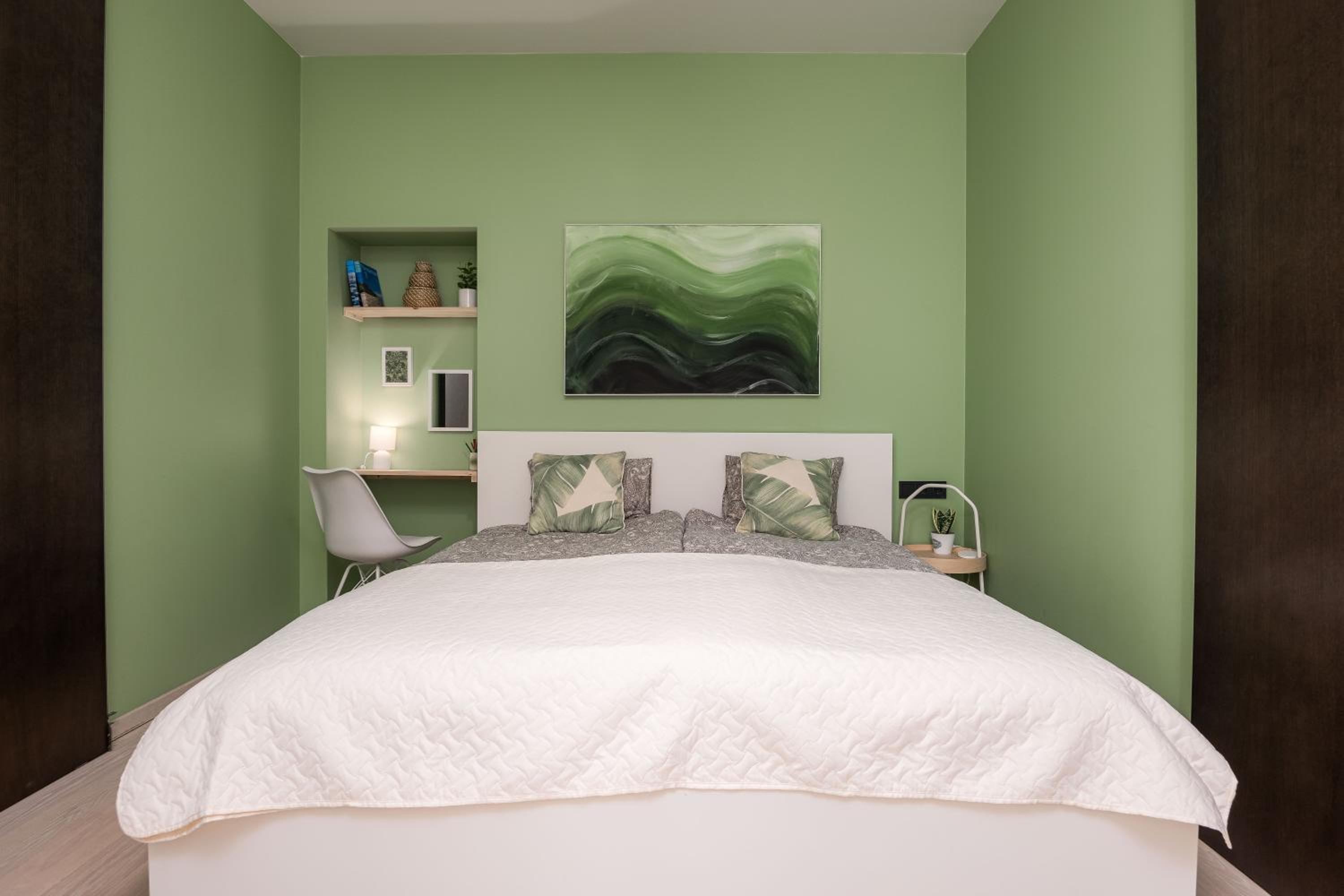 Spacious and Modern City Centre Deluxe Entire Flat for business and holiday