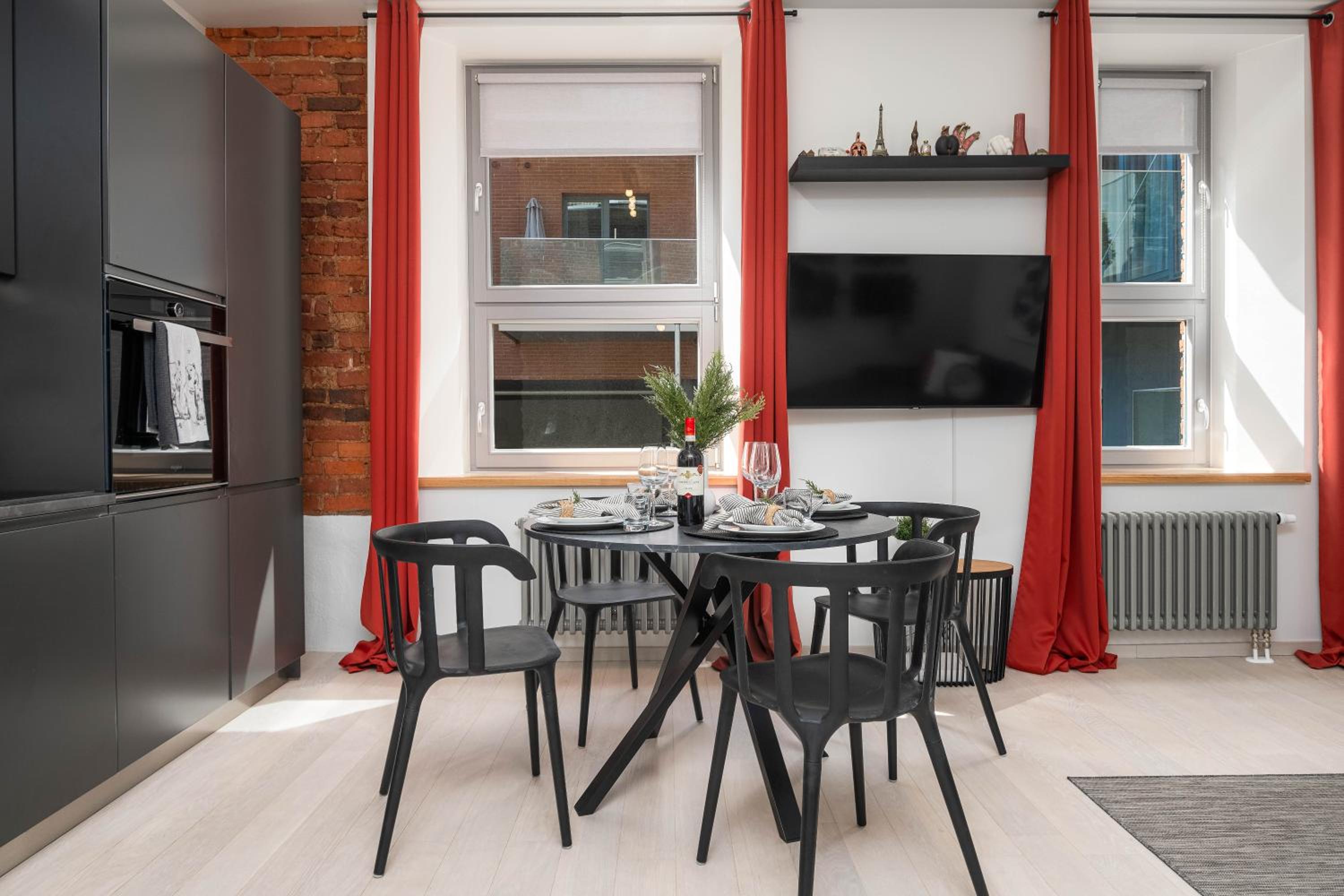 Spacious and Modern City Centre Deluxe Entire Flat for business and holiday