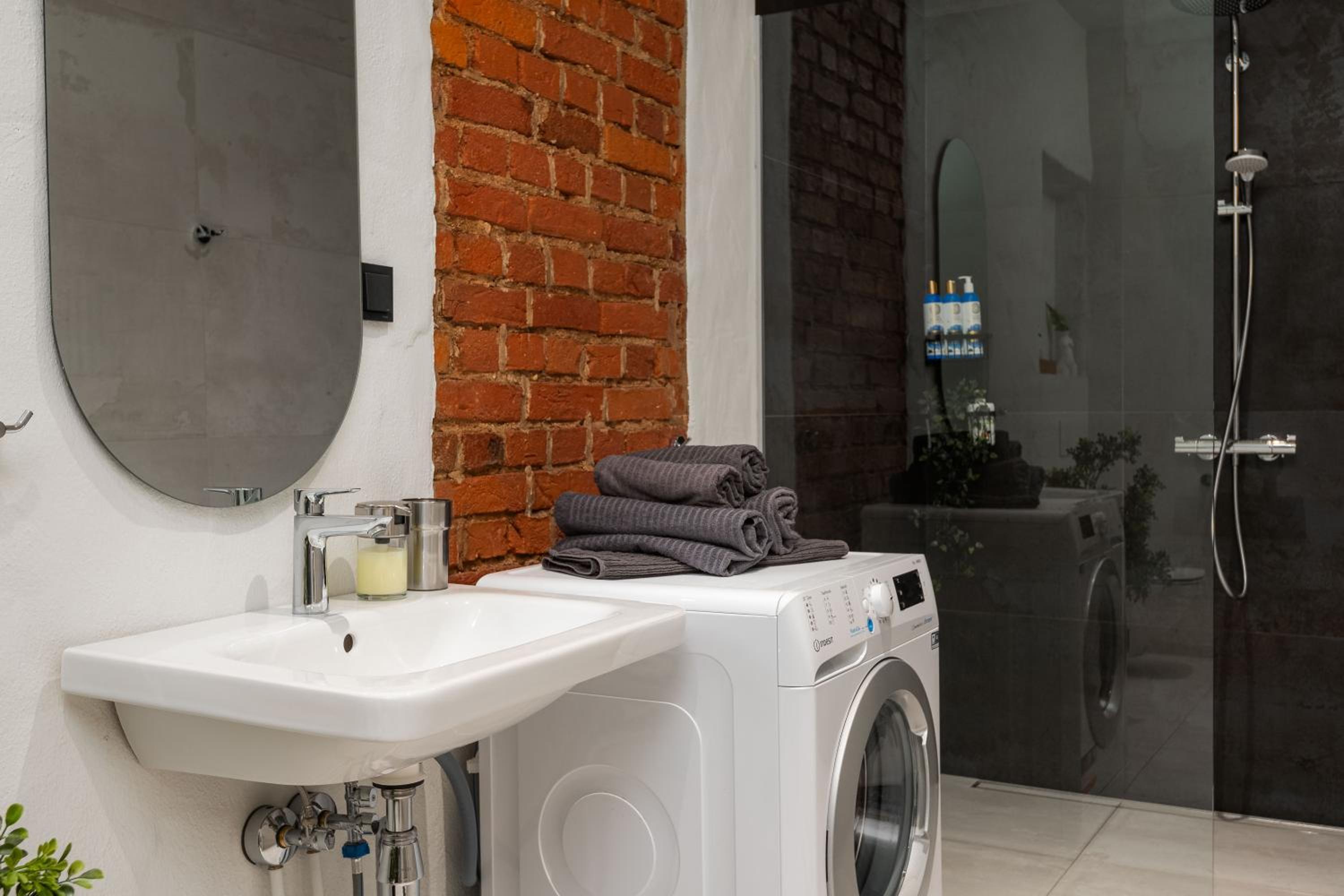 Spacious and Modern City Centre Deluxe Entire Flat for business and holiday