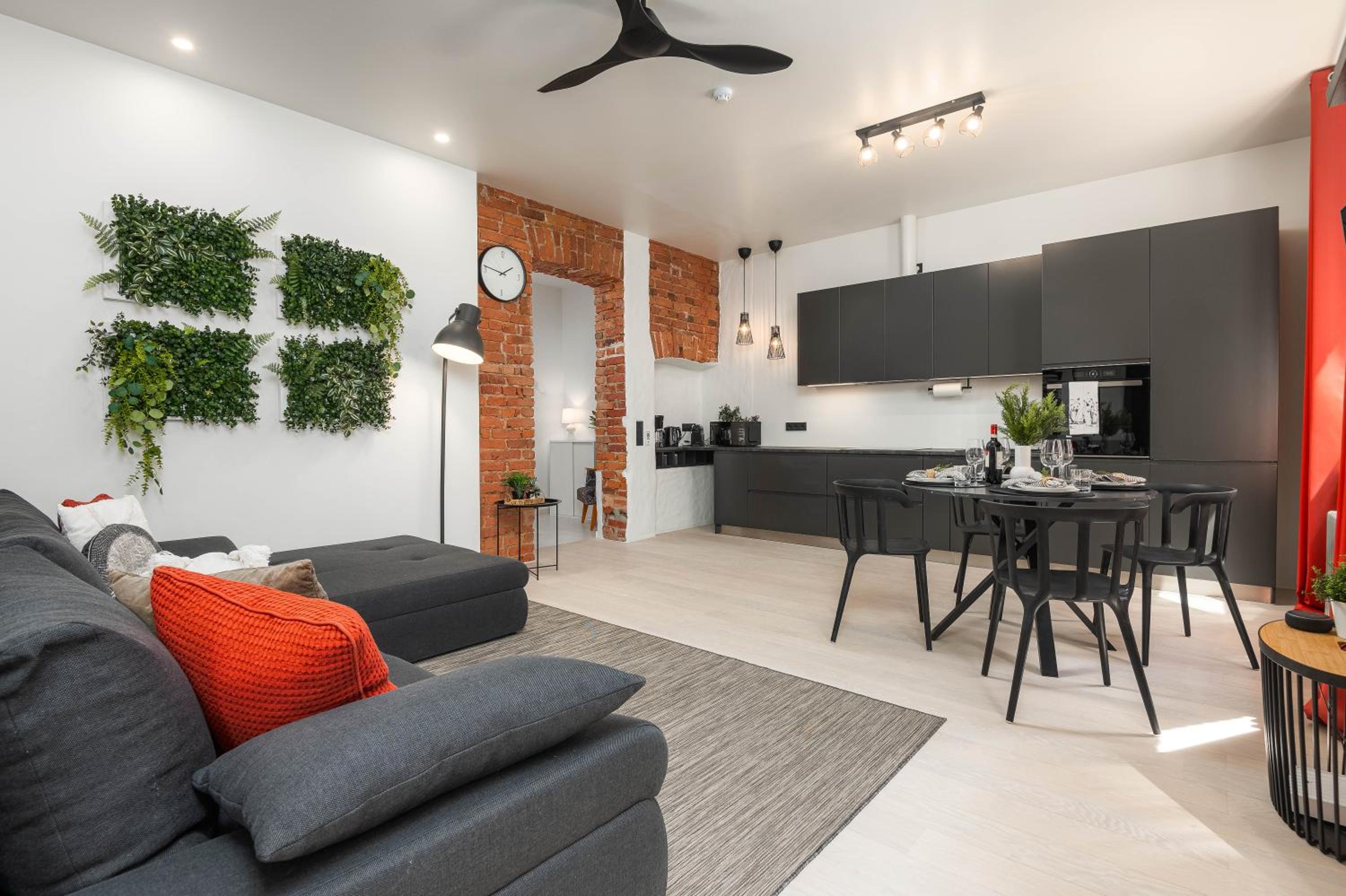 Spacious and Modern City Centre Deluxe Entire Flat for business and holiday