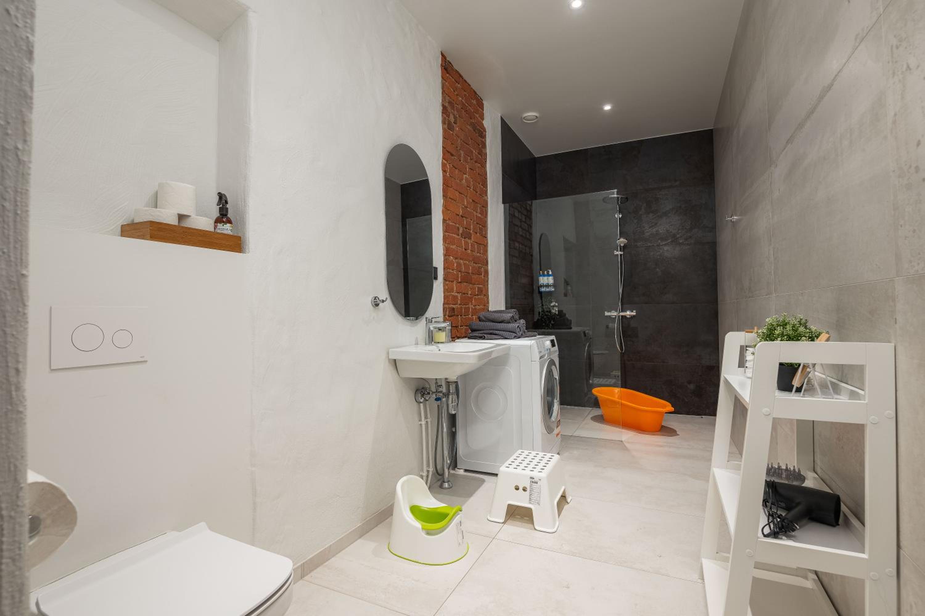 Spacious and Modern City Centre Deluxe Entire Flat for business and holiday
