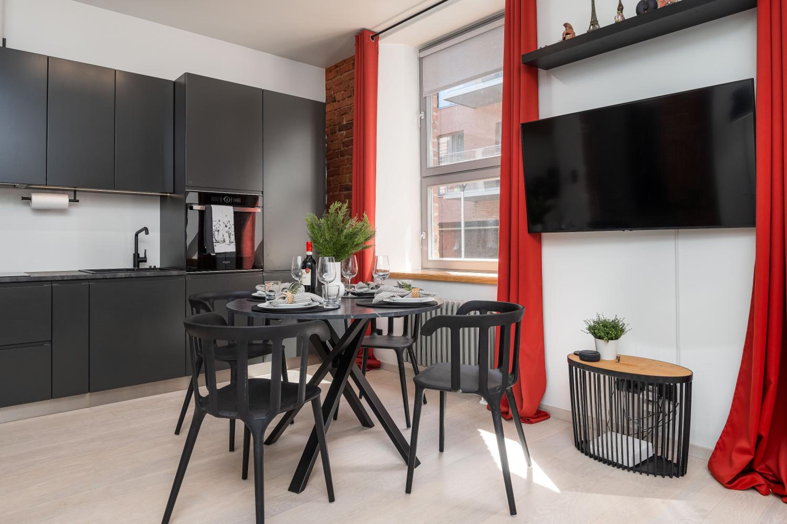 Spacious and Modern City Centre Deluxe Entire Flat for business and holiday