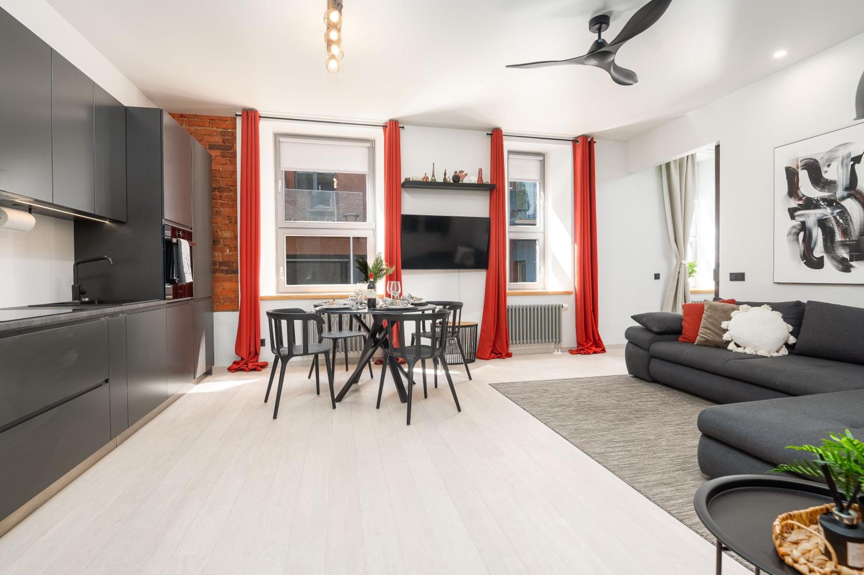 Spacious and Modern City Centre Deluxe Entire Flat for business and holiday