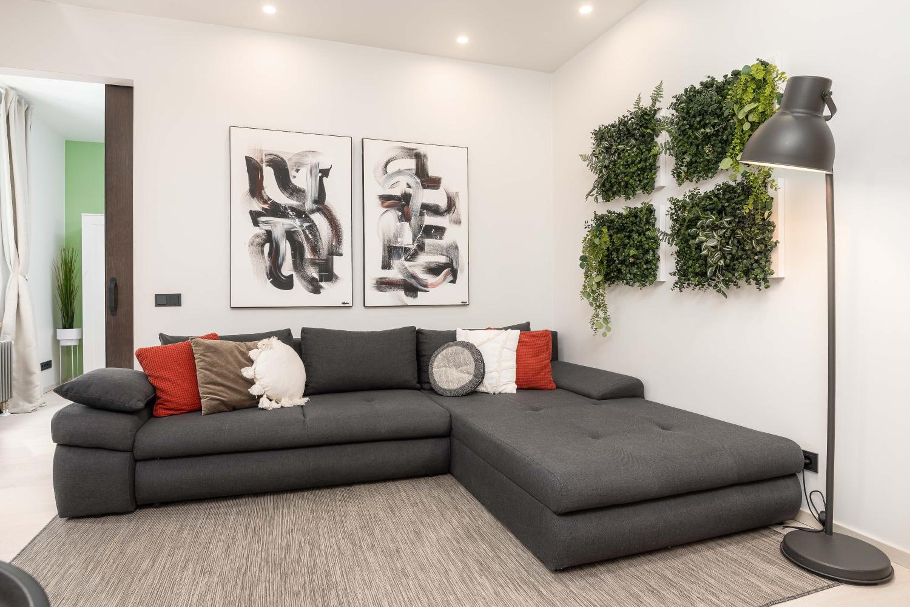 Spacious and Modern City Centre Deluxe Entire Flat for business and holiday