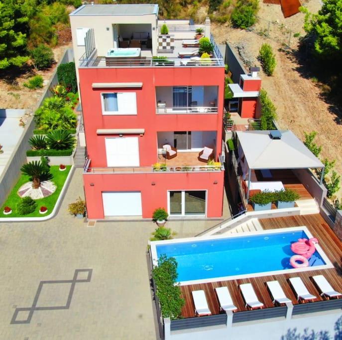 Hotel Villa Arya With Heated Swimming Pool, Roof Hot Tub, Sauna And Gym Near The Beach