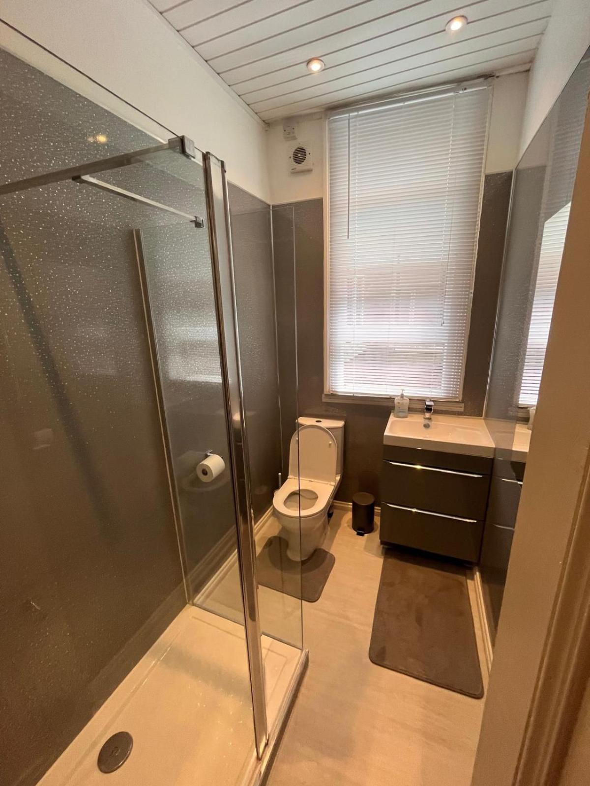4 bedroom apartment ground floor for up to 7 guests