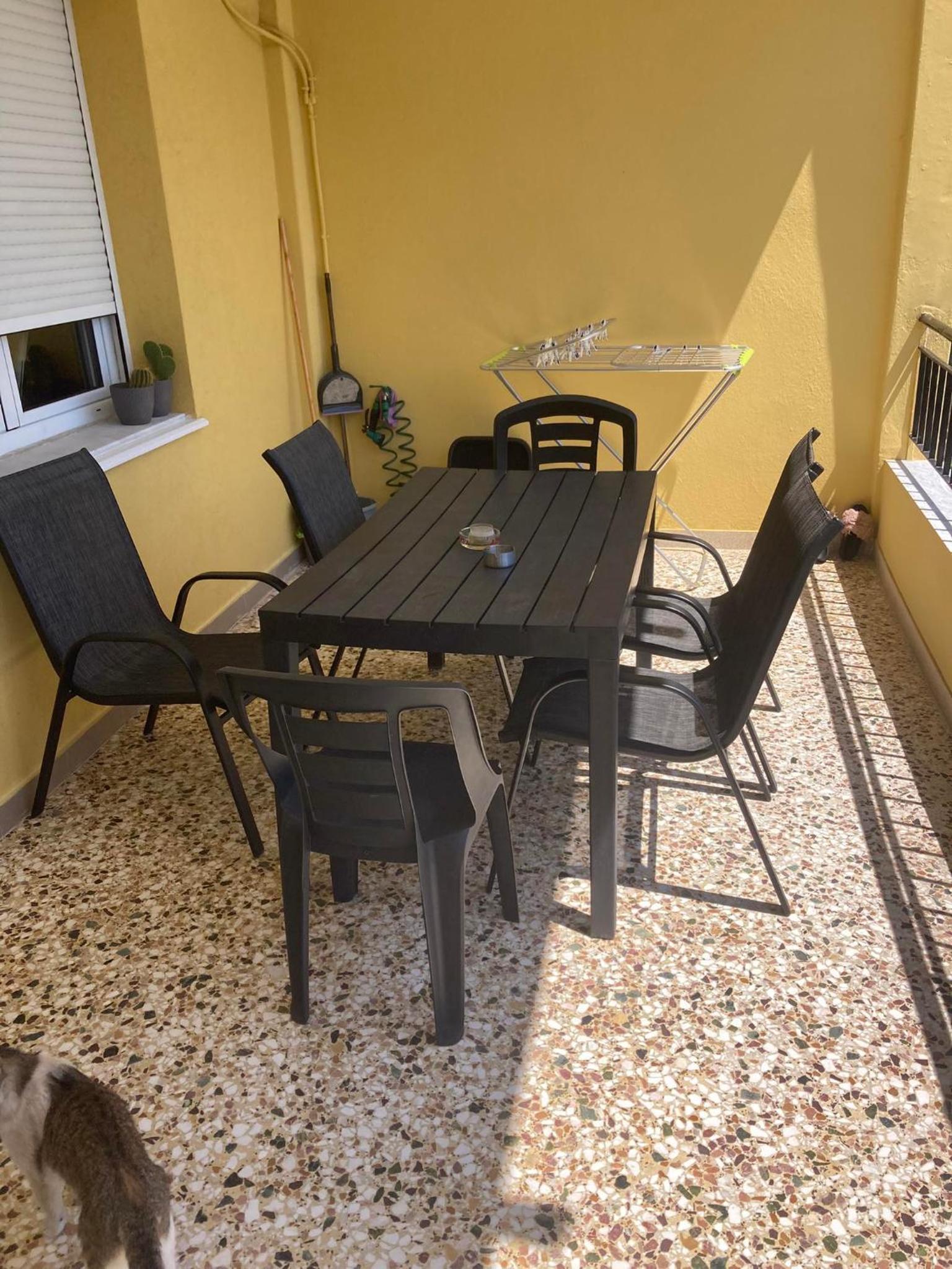 Cosy Colorful House with Private Parking view 3