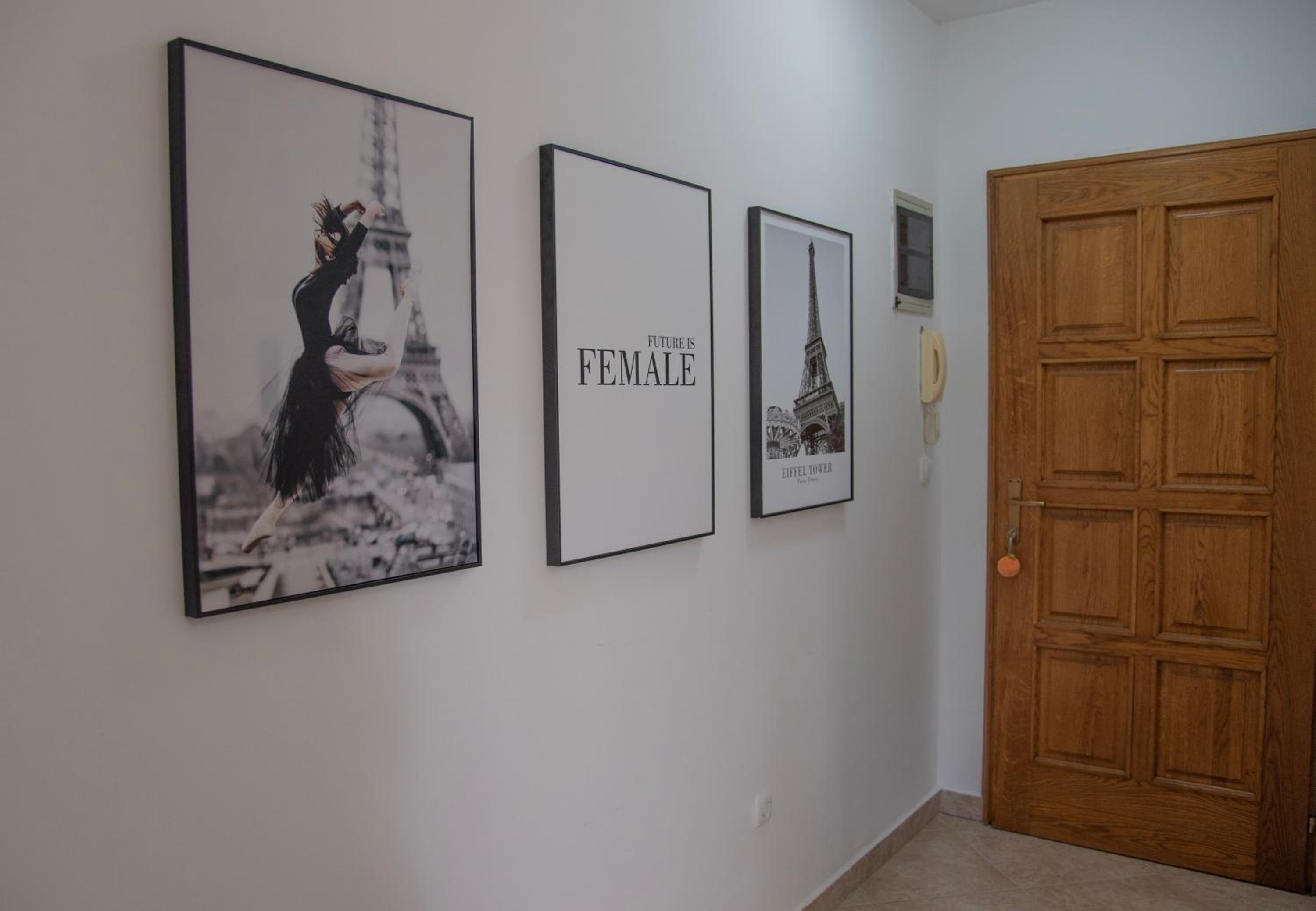 ULA LA - stylish boutique apartment & free parking view 5