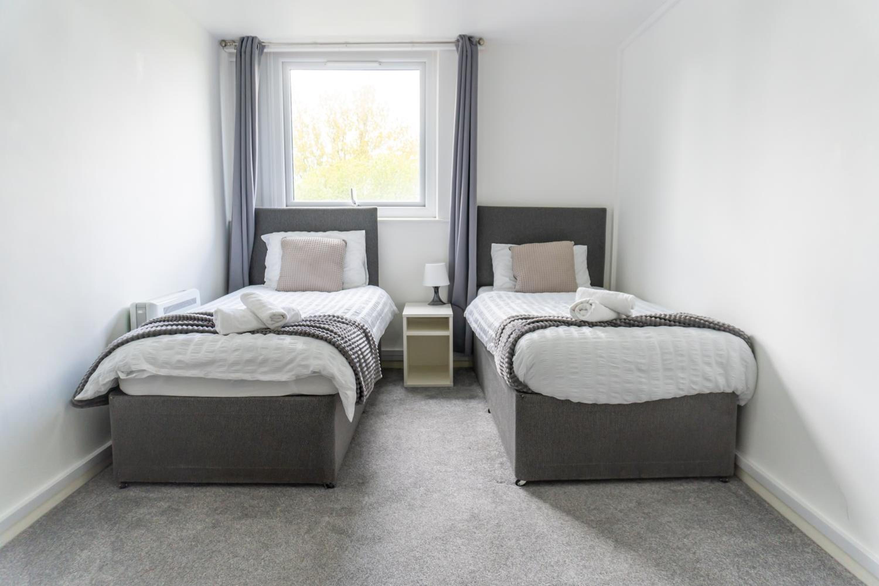 2 Bed City Centre Flat - Relocators - Professional