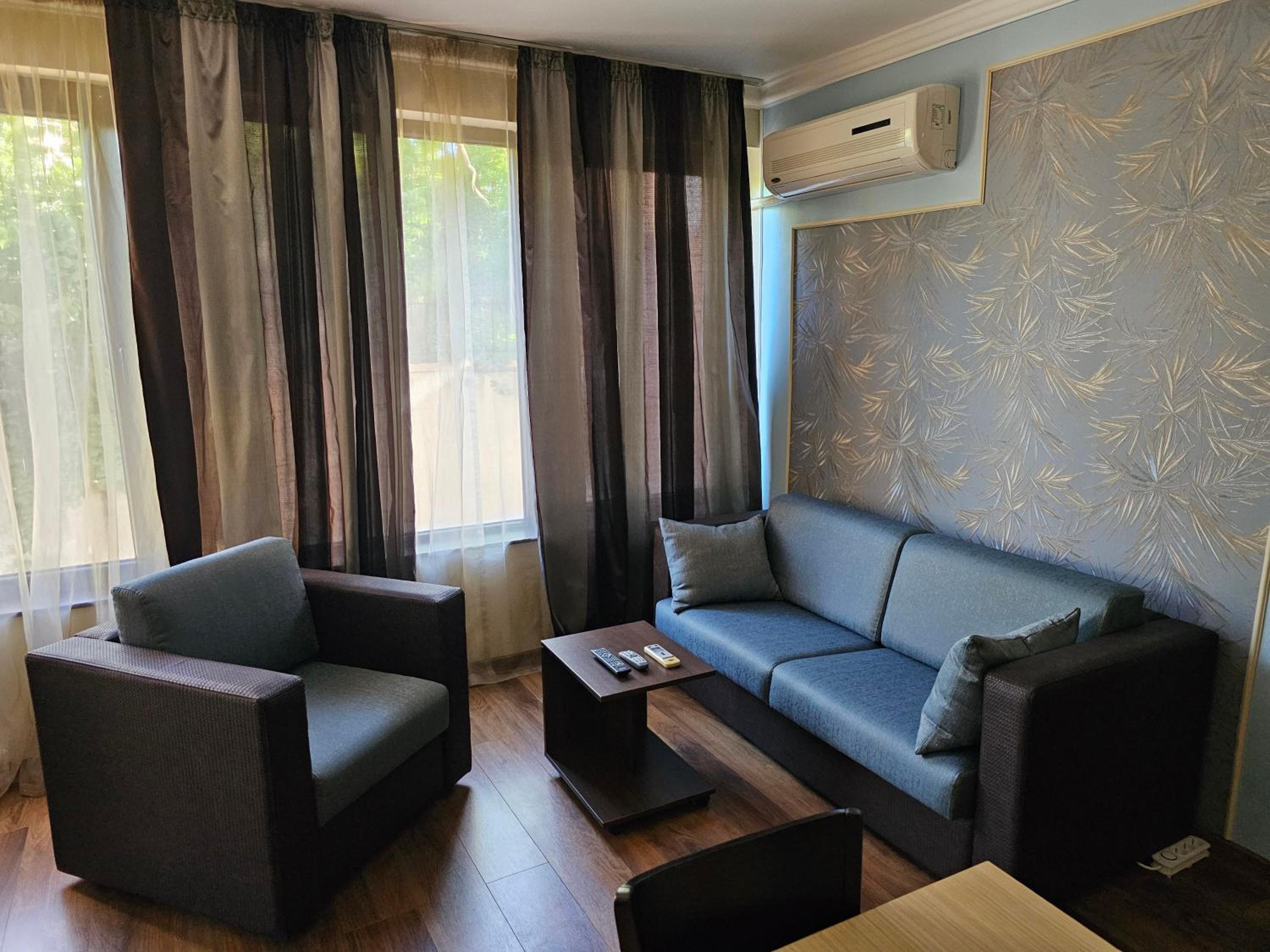 Cosy Studio 9